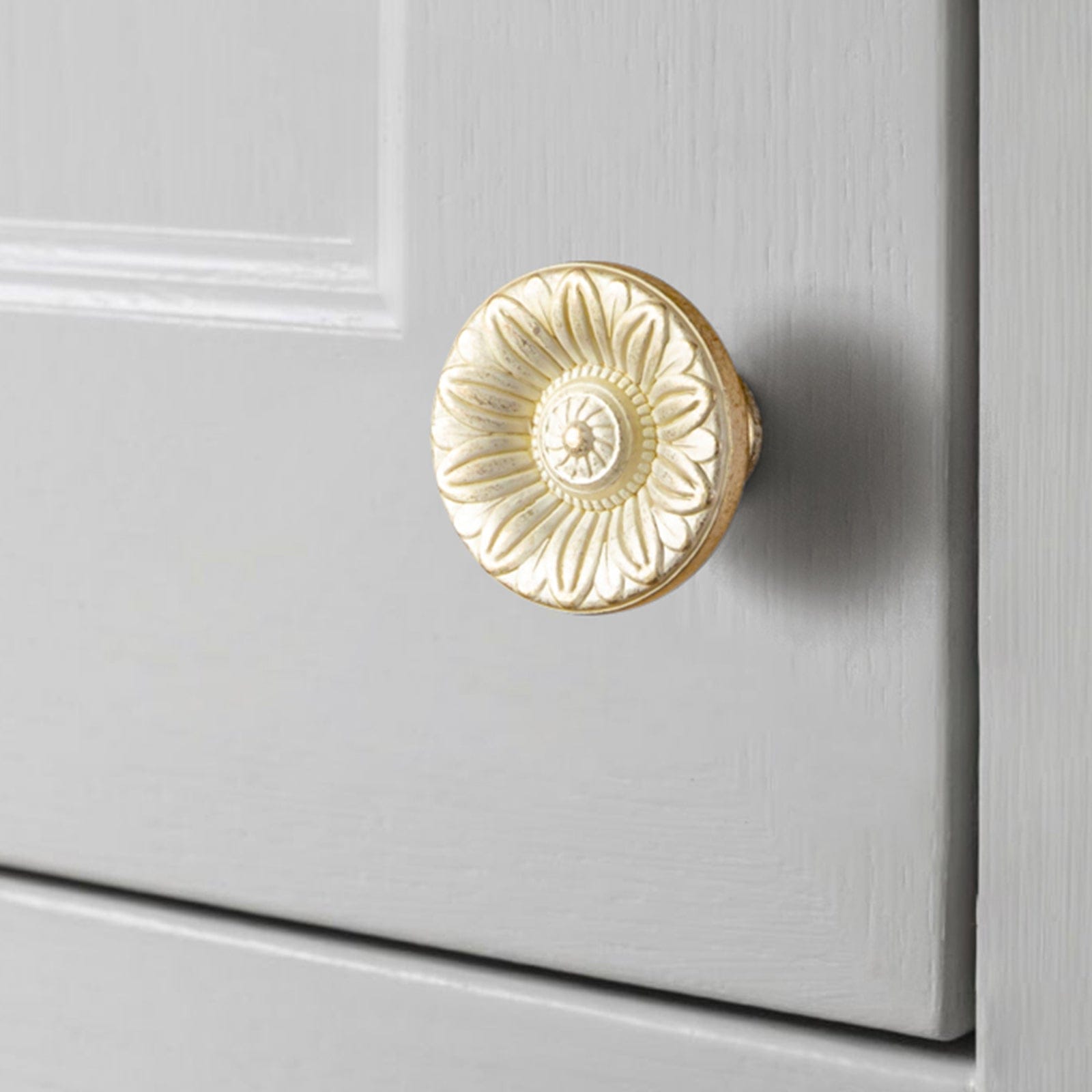 Ornate Sunflower Embossed Cabinet Knobs Distressed Multi-Tone Zinc Alloy Furniture Hardware