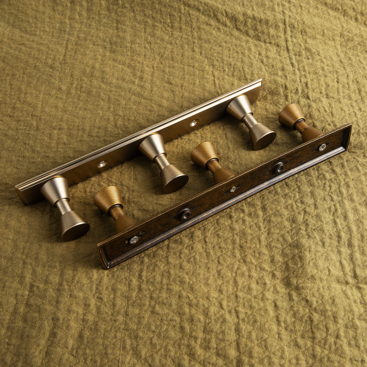 Wall Mount Hook Rail, Zinc Alloy Backplate with Aluminum Hooks for Entryway & Bathroom Organization