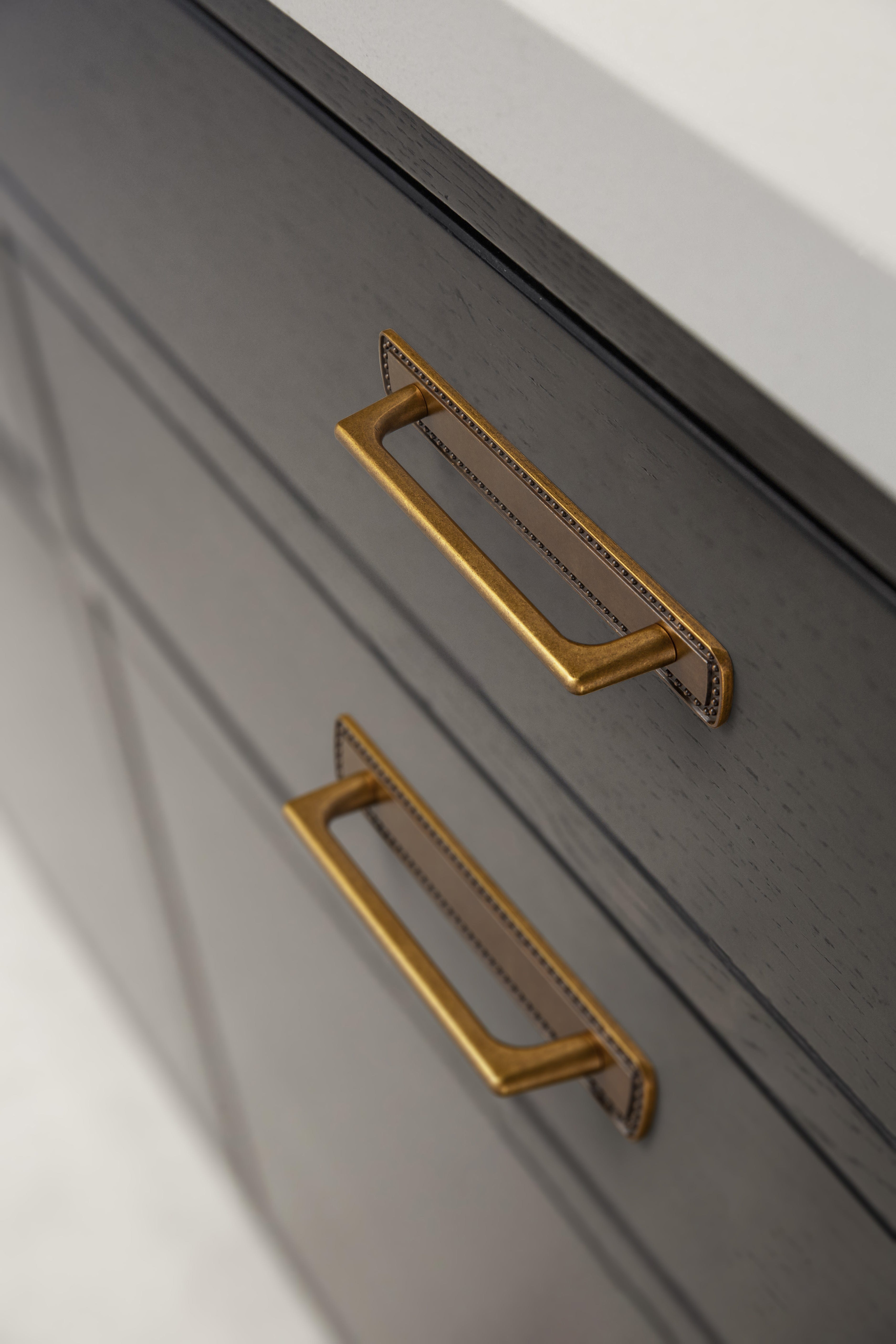 2 Pack Classic Cabinet Bar Pulls with Back Plate Zinc Alloy Cabinet Handle with Long Back Plate