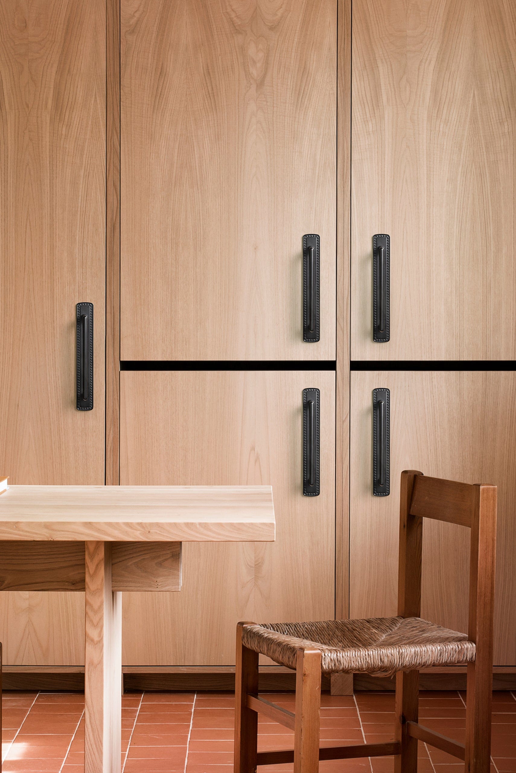 2 Pack Classic Cabinet Bar Pulls with Back Plate Zinc Alloy Cabinet Handle with Long Back Plate