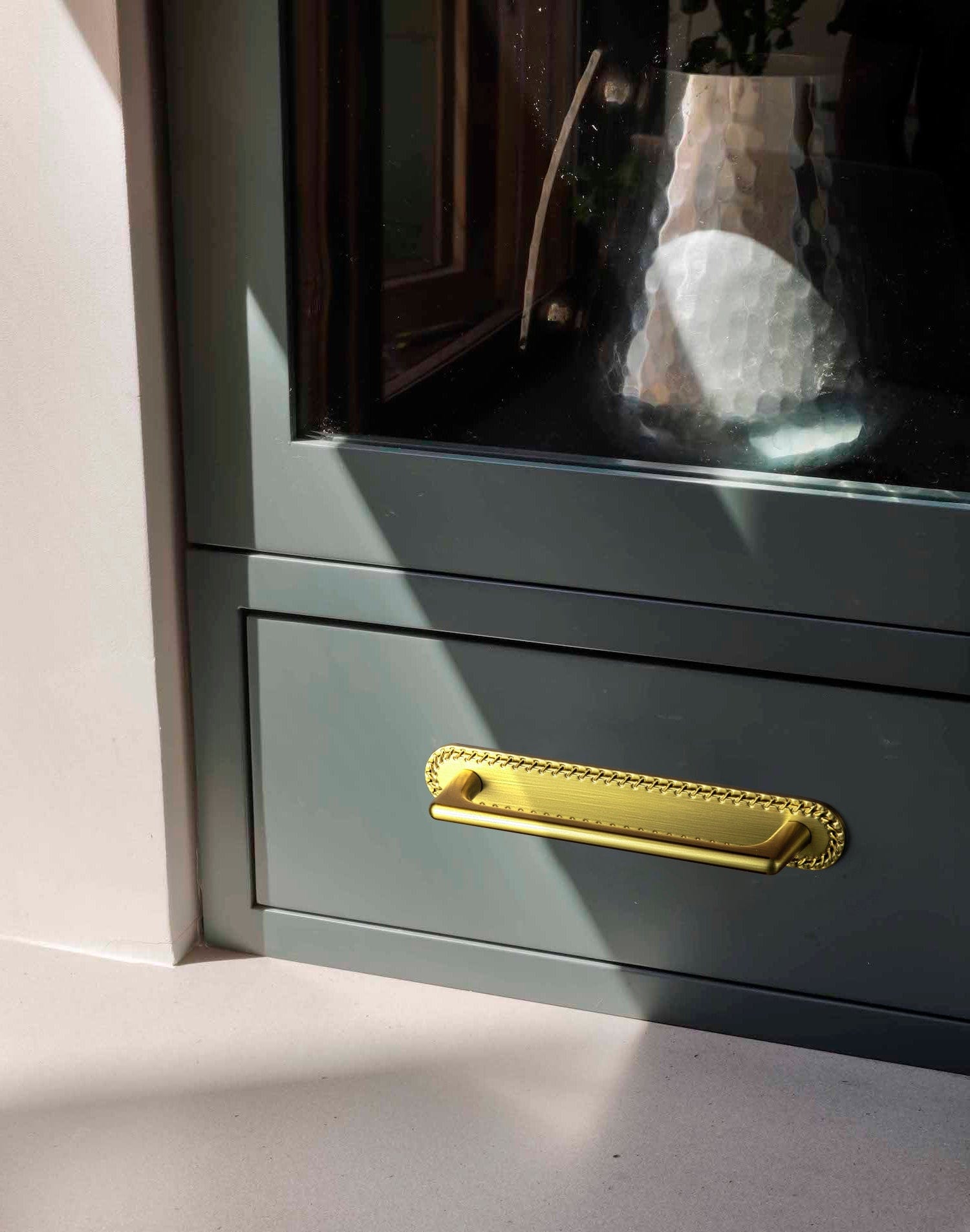 2 Pack Classic Cabinet Bar Pulls with Back Plate Zinc Alloy Cabinet Handle with Long Back Plate