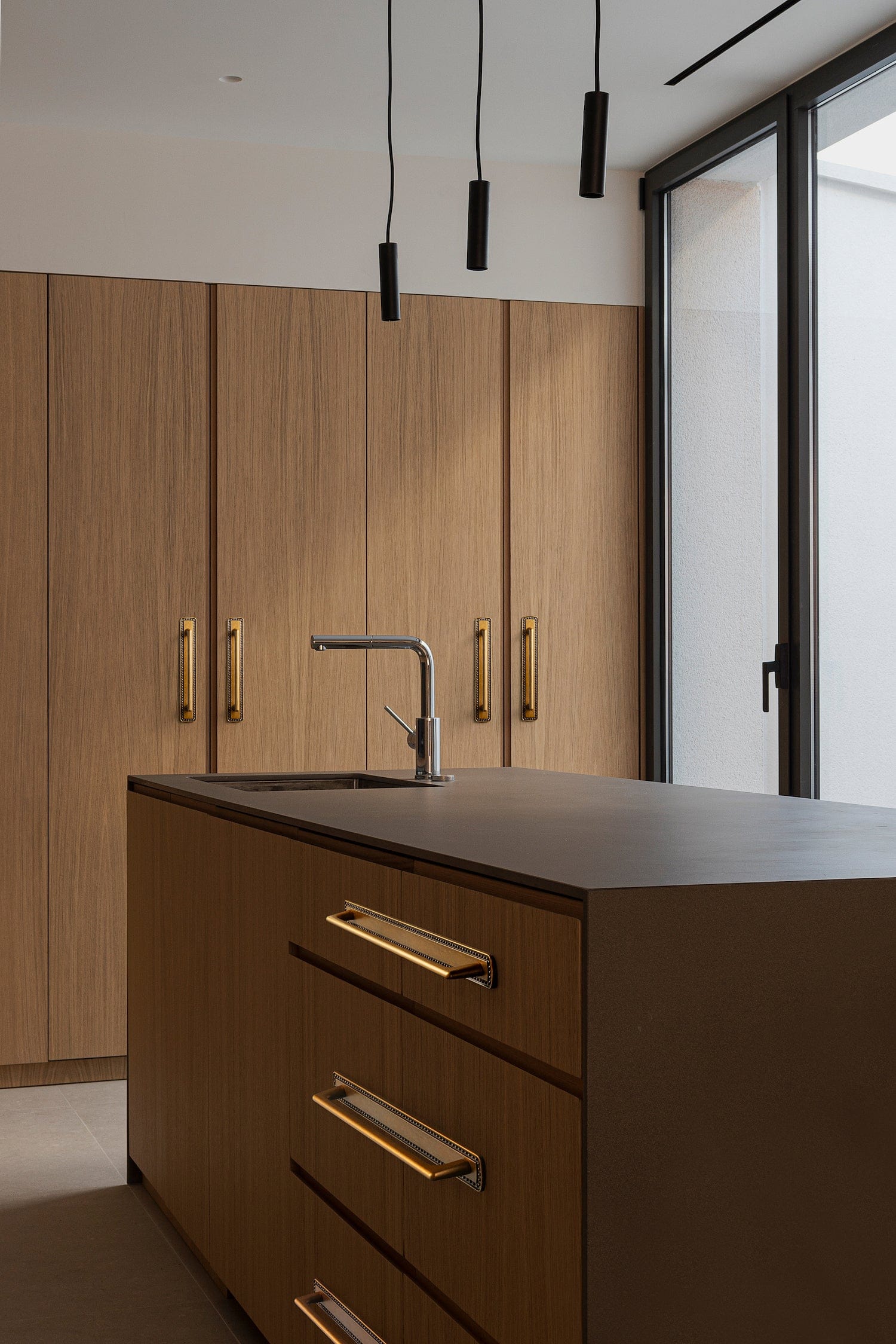 2 Pack Classic Cabinet Bar Pulls with Back Plate Zinc Alloy Cabinet Handle with Long Back Plate