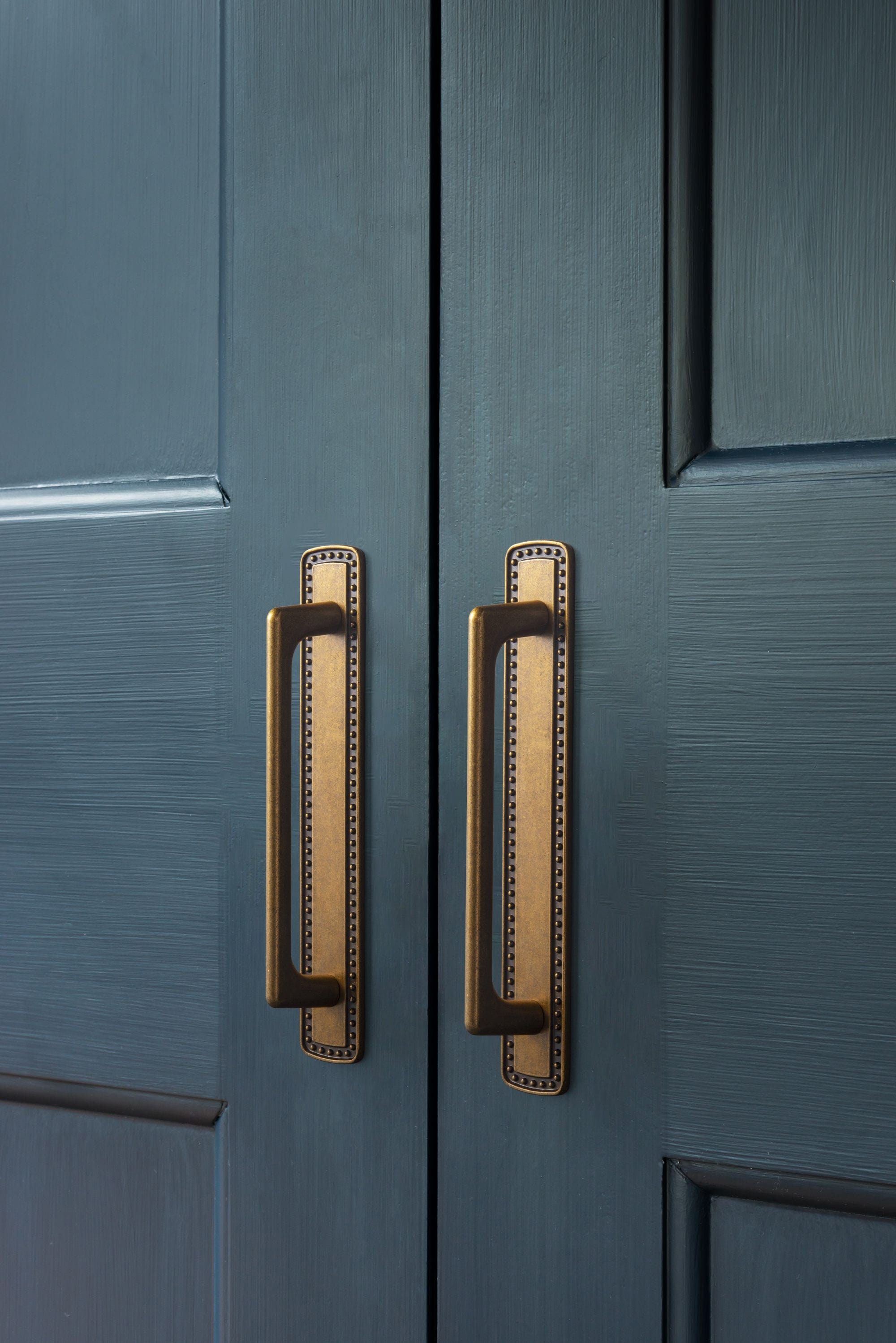2 Pack Classic Cabinet Bar Pulls with Back Plate Zinc Alloy Cabinet Handle with Long Back Plate