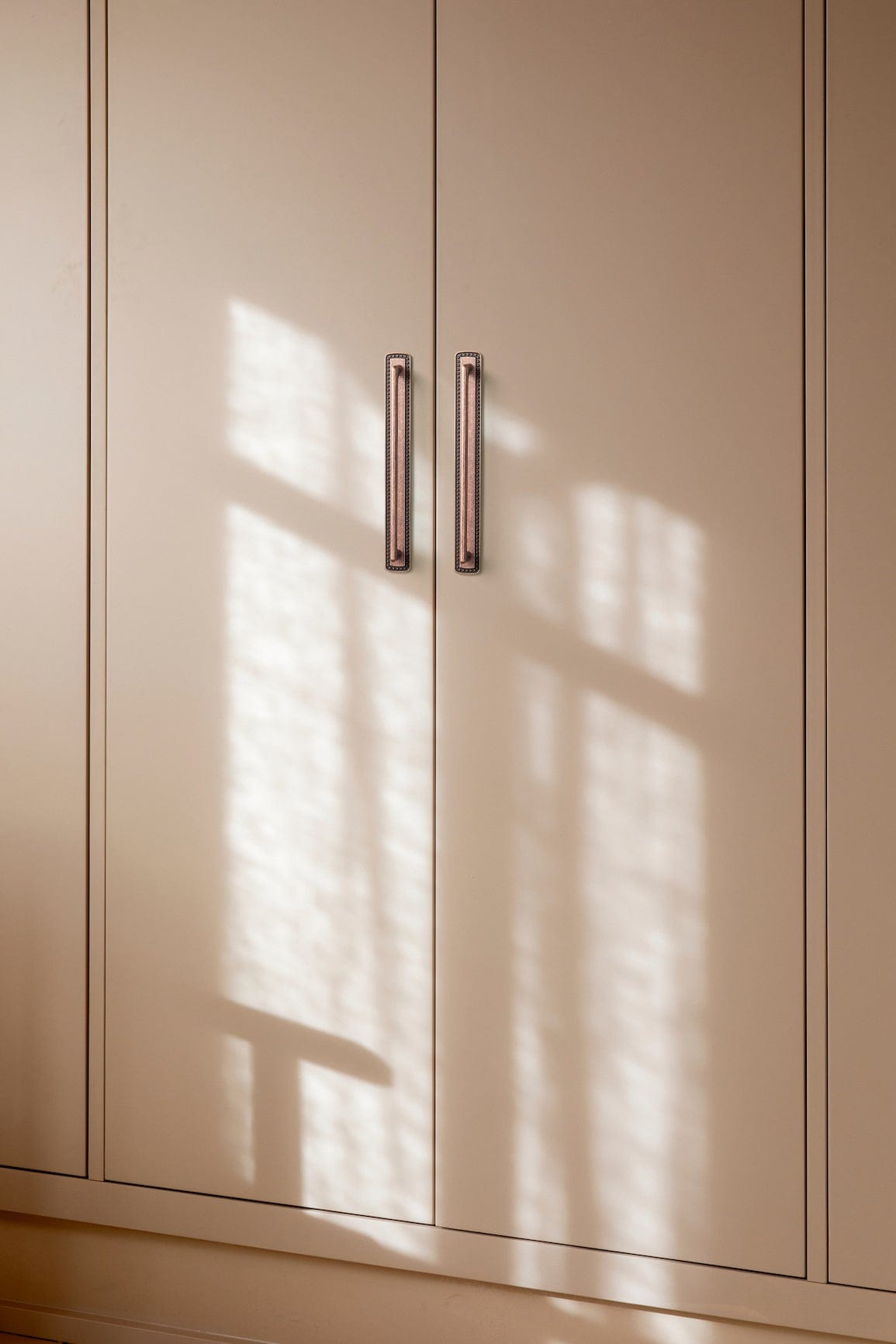 2 Pack Classic Cabinet Bar Pulls with Back Plate Zinc Alloy Cabinet Handle with Long Back Plate
