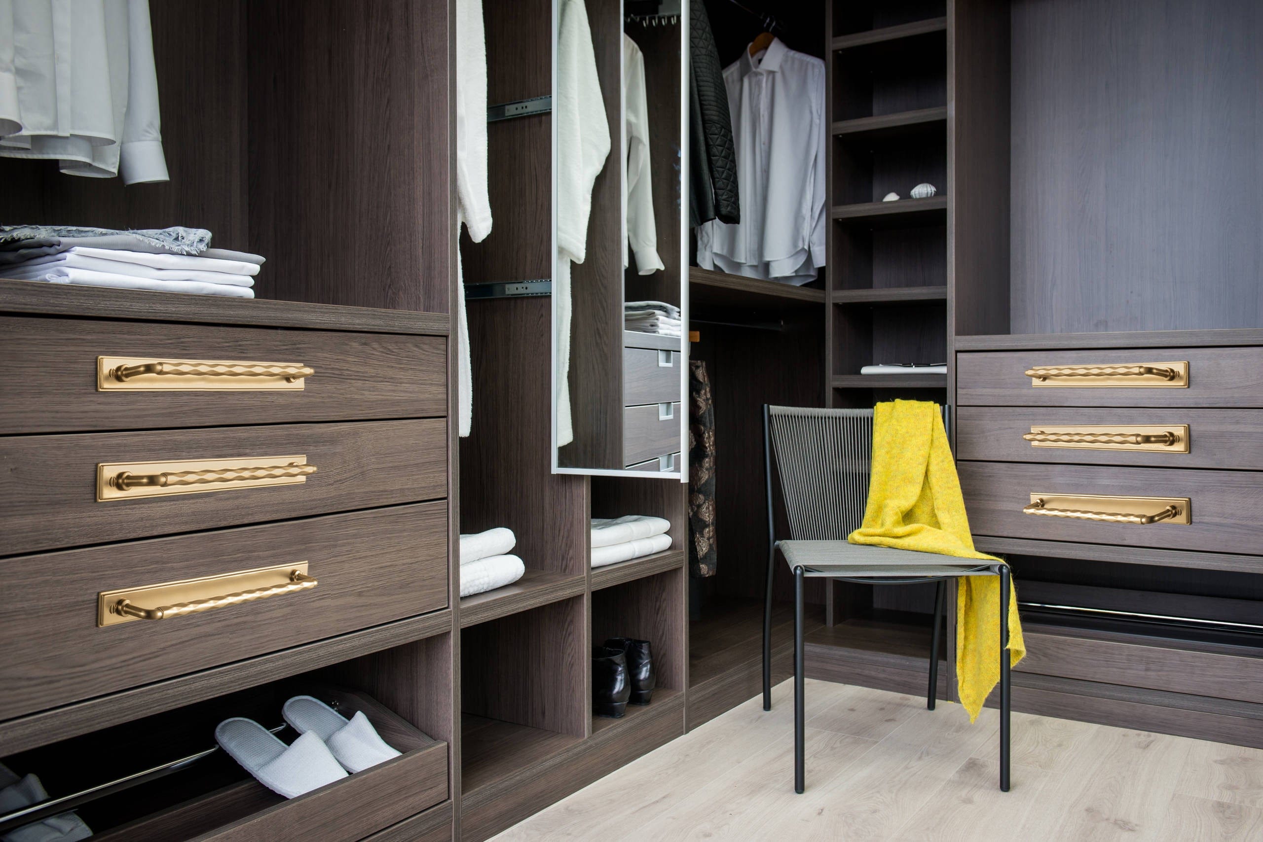 2 Pack Zinc Alloy Drawer Pulls with Back Plate Twisted Design Decorative Handles for Kitchen Cabinets