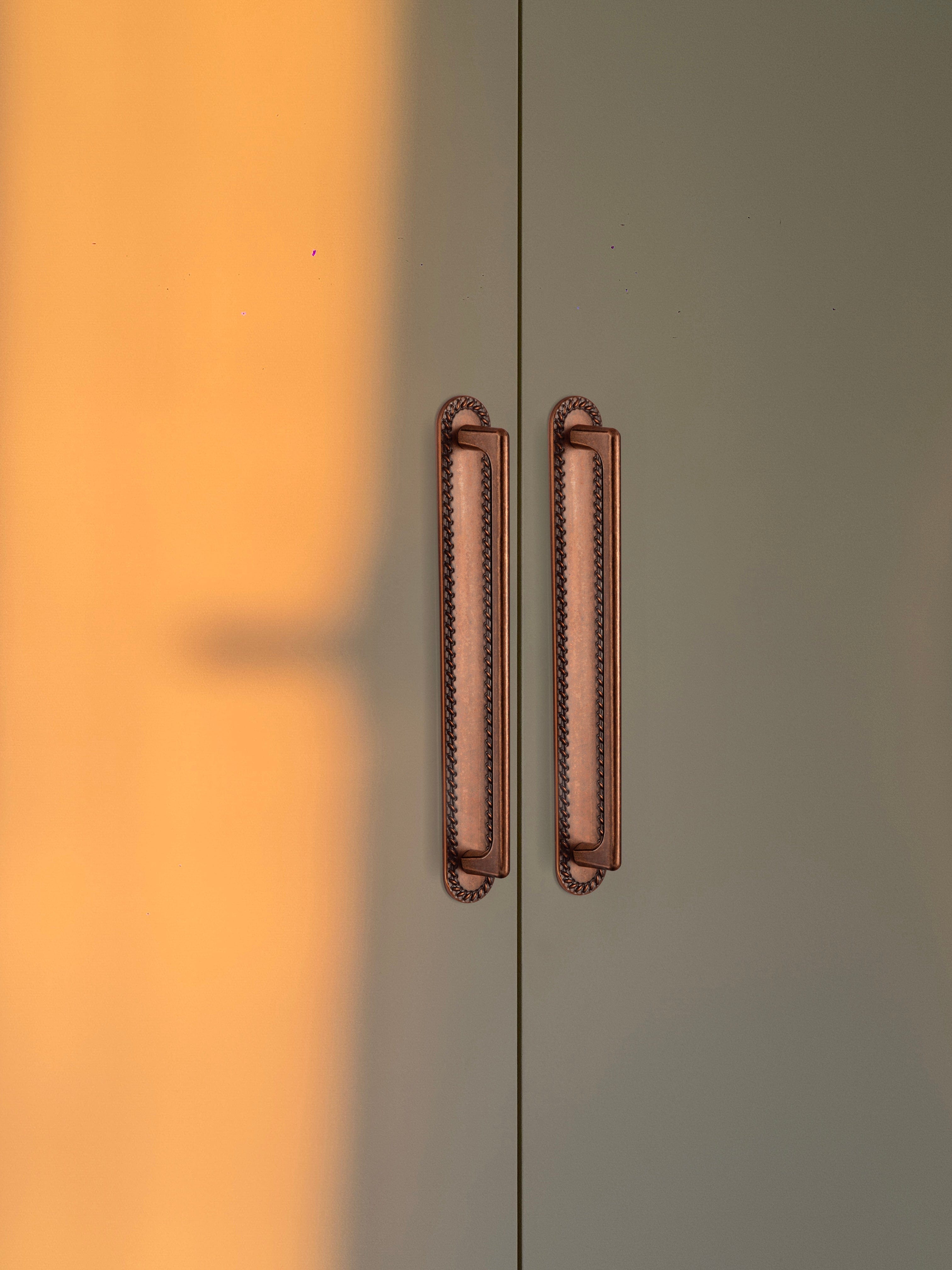 2 Pack Classic Cabinet Bar Pulls with Back Plate Zinc Alloy Cabinet Handle with Long Back Plate