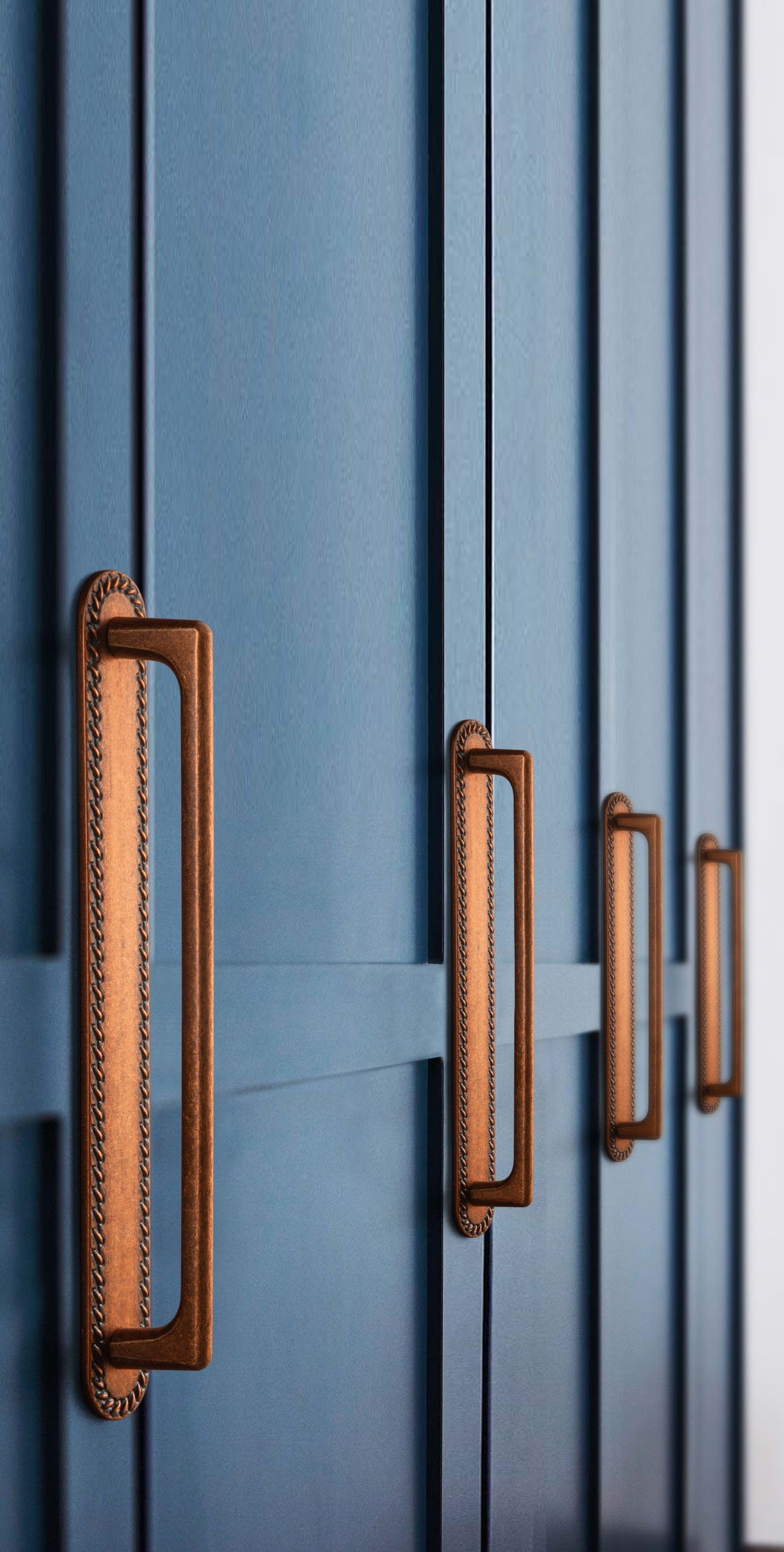 2 Pack Classic Cabinet Bar Pulls with Back Plate Zinc Alloy Cabinet Handle with Long Back Plate