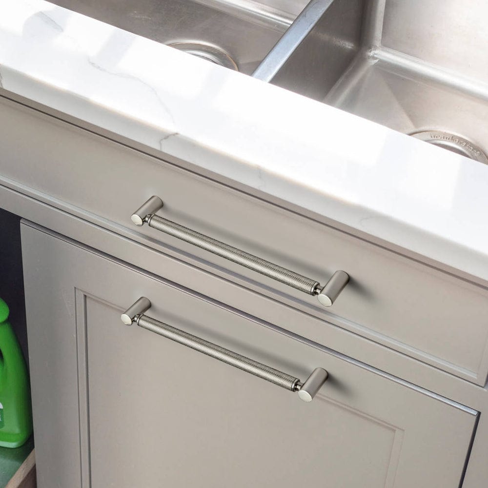Classic Bar-shaped Knurled Aluminium Drawer Pull Durable & Stylish Hardware for Furniture