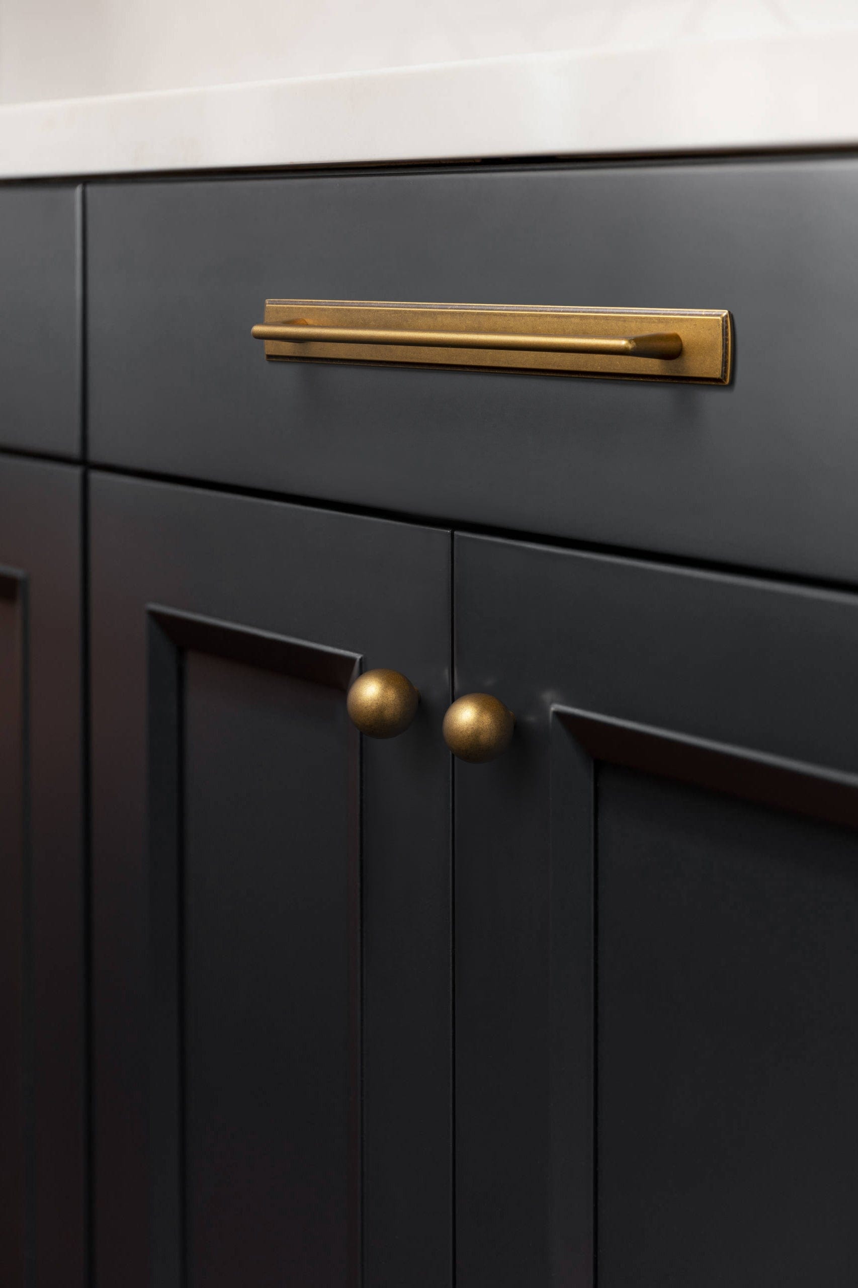 2 Pack Classic Cabinet Bar Pulls with Back Plate Zinc Alloy Cabinet Handle with Long Back Plate
