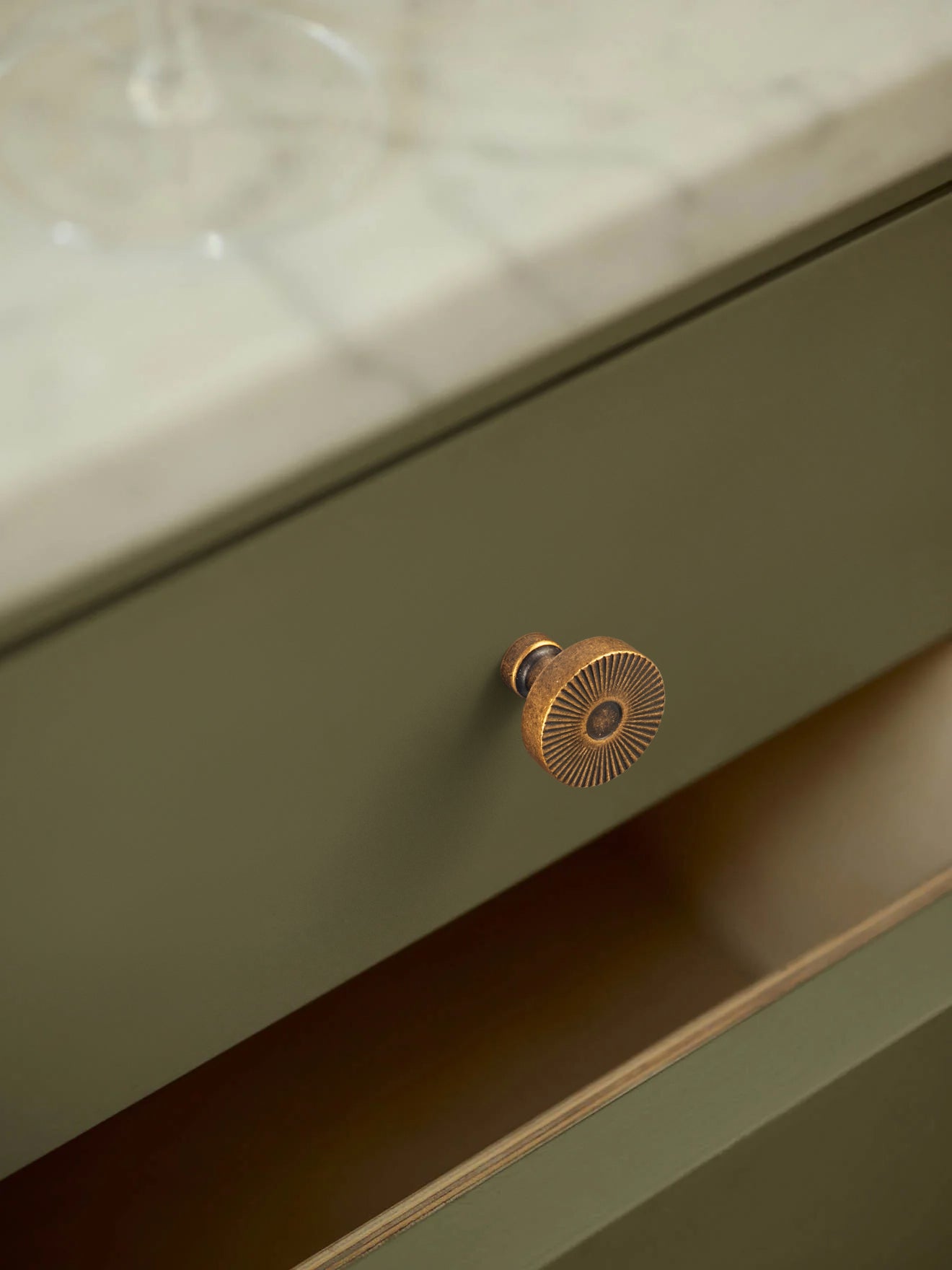 Retro Radiating Pattern Cabinet Knob with Ornate Backplate, Solid Zinc Alloy Drawer Knob for Classic Cabinet Renovation
