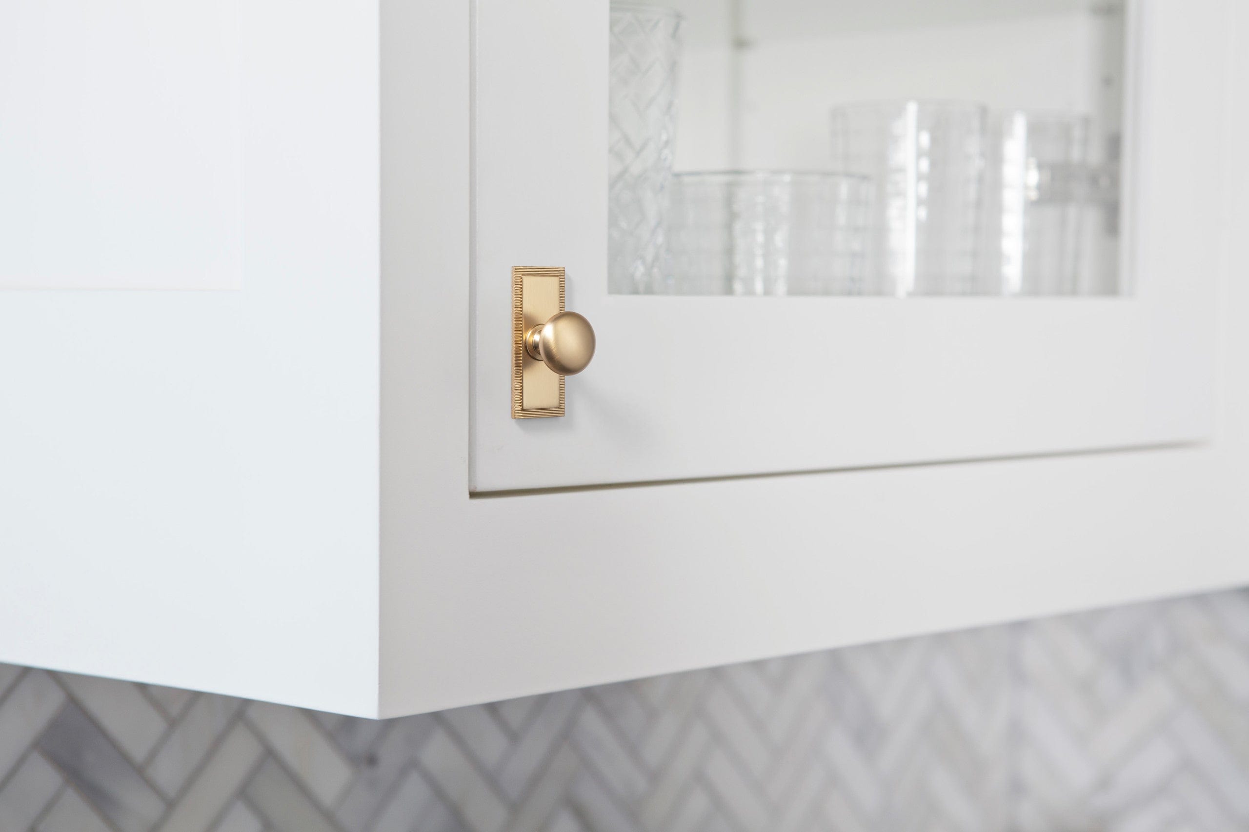 Antique Brass Zinc Alloy Cabinet Knob with Back Plate Single Hole Center Cabinet Hardware for Bedroom Kitchen