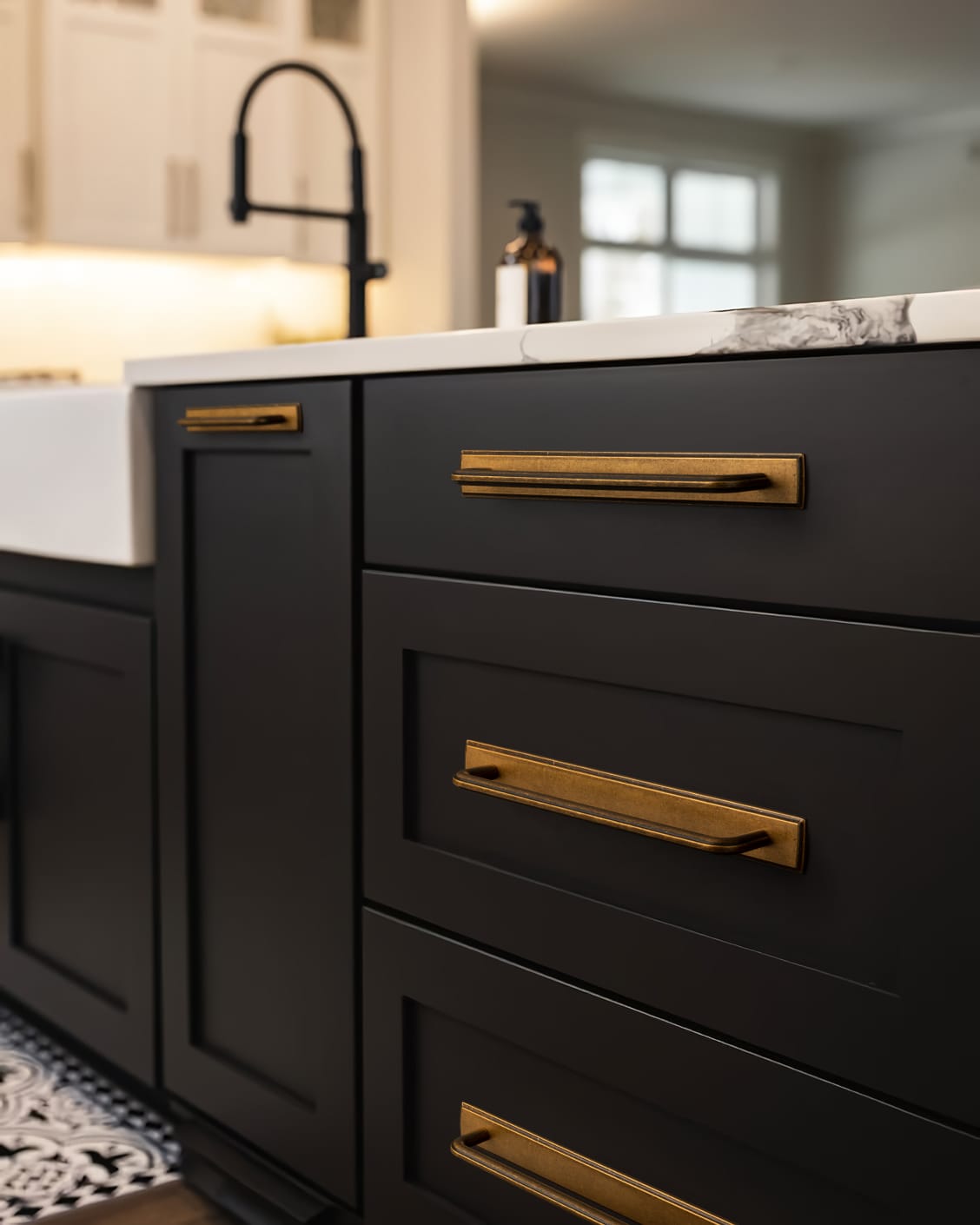 2 Pack Zinc Alloy U-Shaped Cabinet Handles, Vintage Drawer Pulls with Backplate for Kitchen & Bathroom Cabinetry