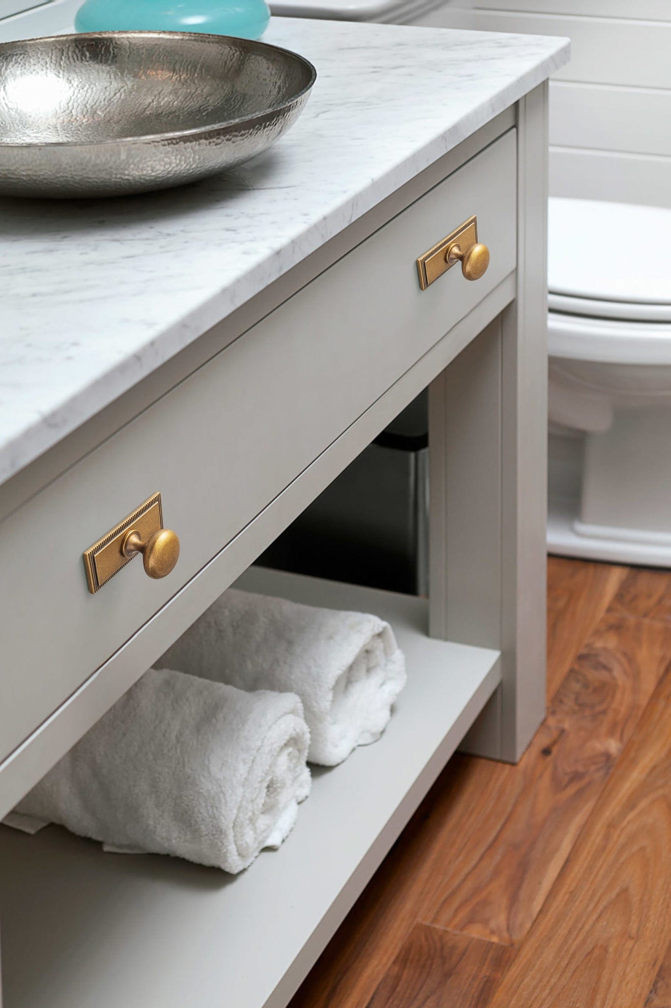 Antique Brass Zinc Alloy Cabinet Knob with Back Plate Single Hole Center Cabinet Hardware for Bedroom Kitchen