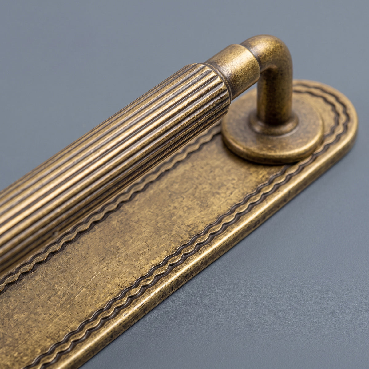 2 Pack Zinc Alloy Fluted Cabinet Handles with Ornate Backplates, Grooved Bar Pulls for Furniture Cabinet Hardware