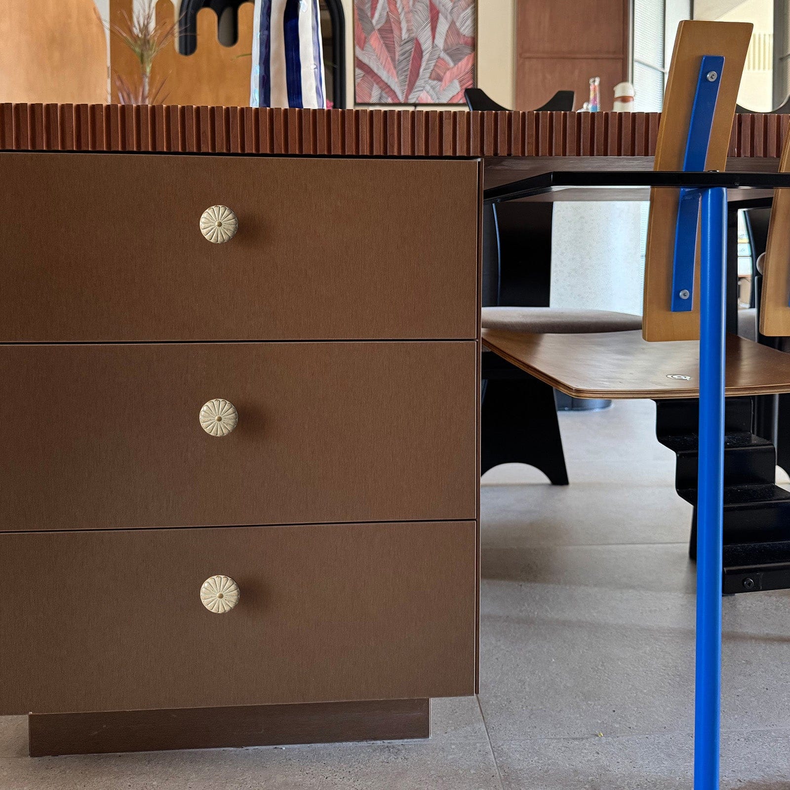 Chrysanthemum Pattern Embossed Cabinet Knobs Distressed Zinc Alloy Furniture Hardware