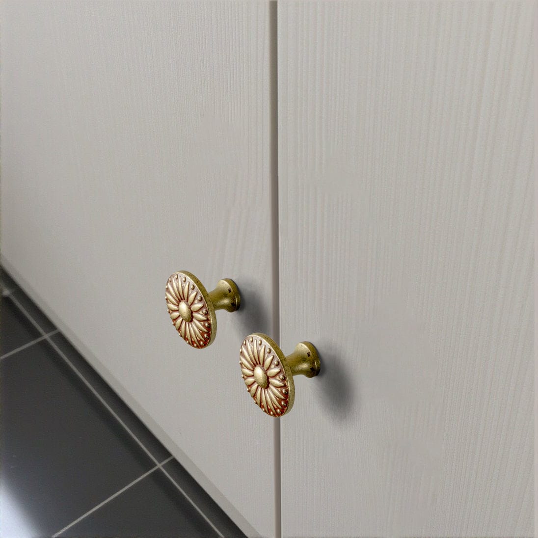 Sunflower Floral Embossed Cabinet Knobs Assorted Distressed Zinc Alloy Furniture Hardware