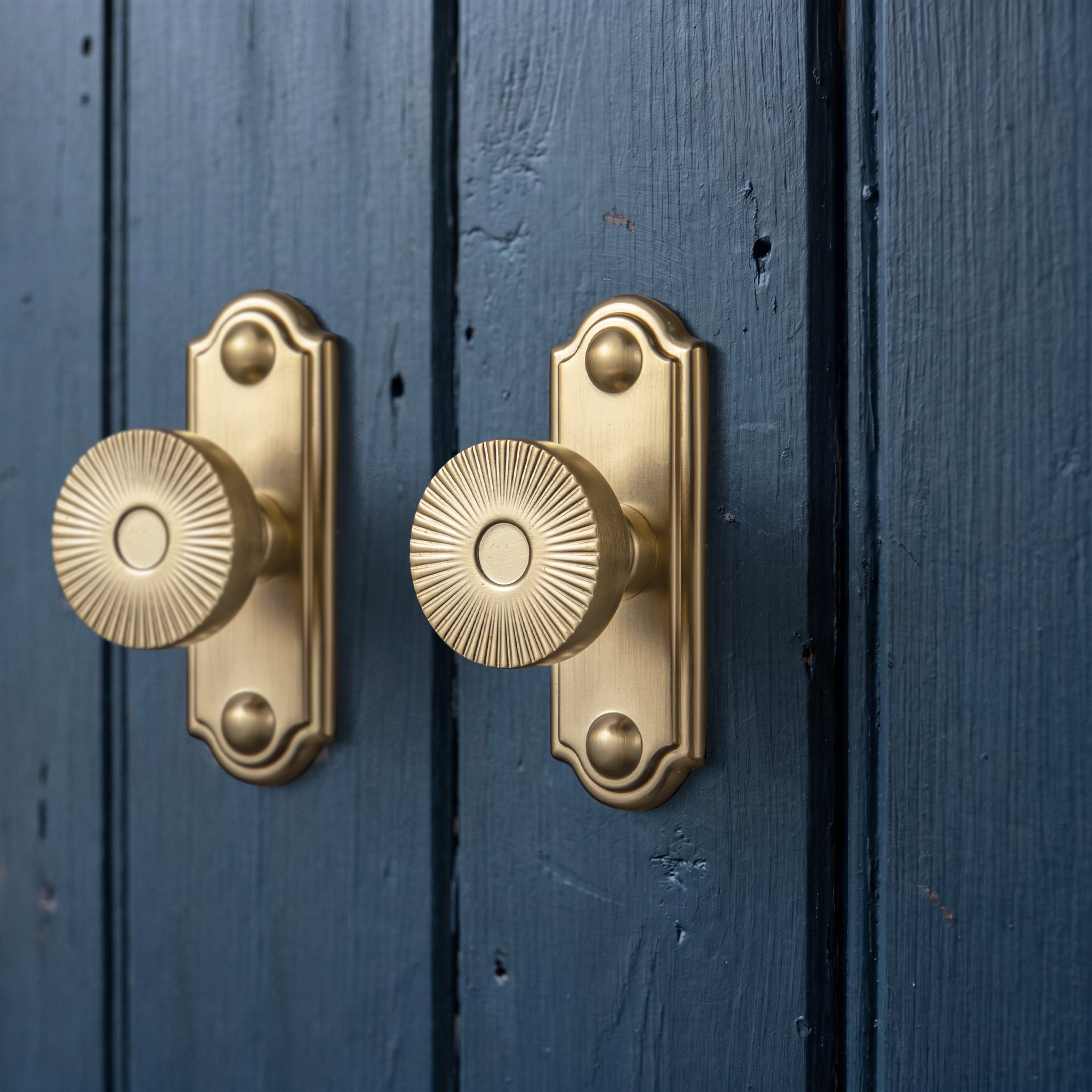 Retro Radiating Pattern Cabinet Knob with Ornate Backplate, Solid Zinc Alloy Drawer Knob for Classic Cabinet Renovation