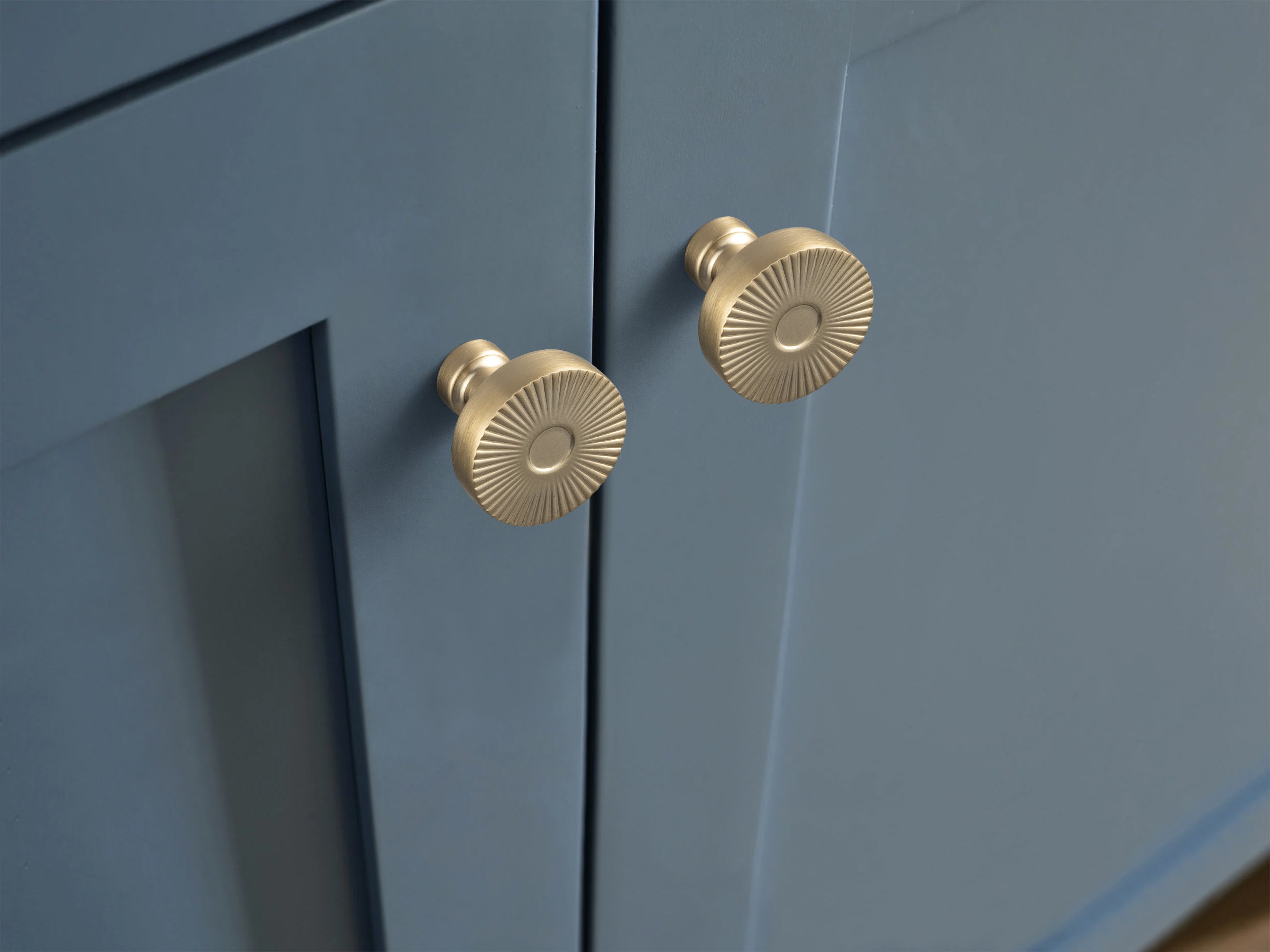 Retro Radiating Pattern Cabinet Knob with Ornate Backplate, Solid Zinc Alloy Drawer Knob for Classic Cabinet Renovation