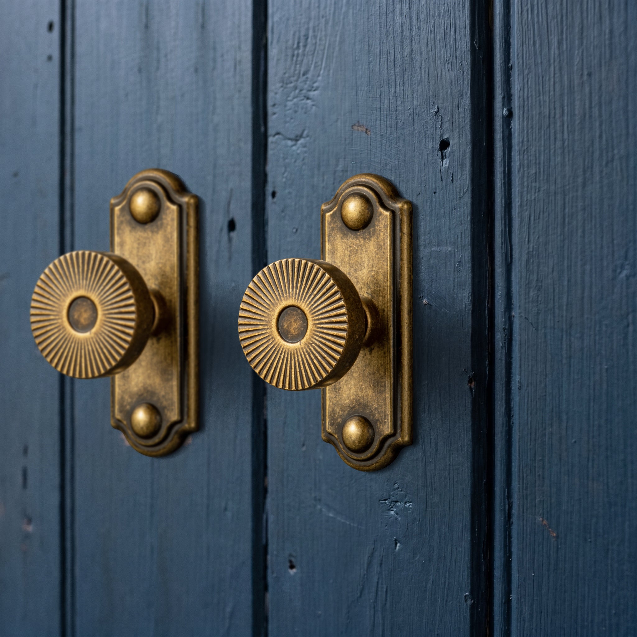 Retro Radiating Pattern Cabinet Knob with Ornate Backplate, Solid Zinc Alloy Drawer Knob for Classic Cabinet Renovation