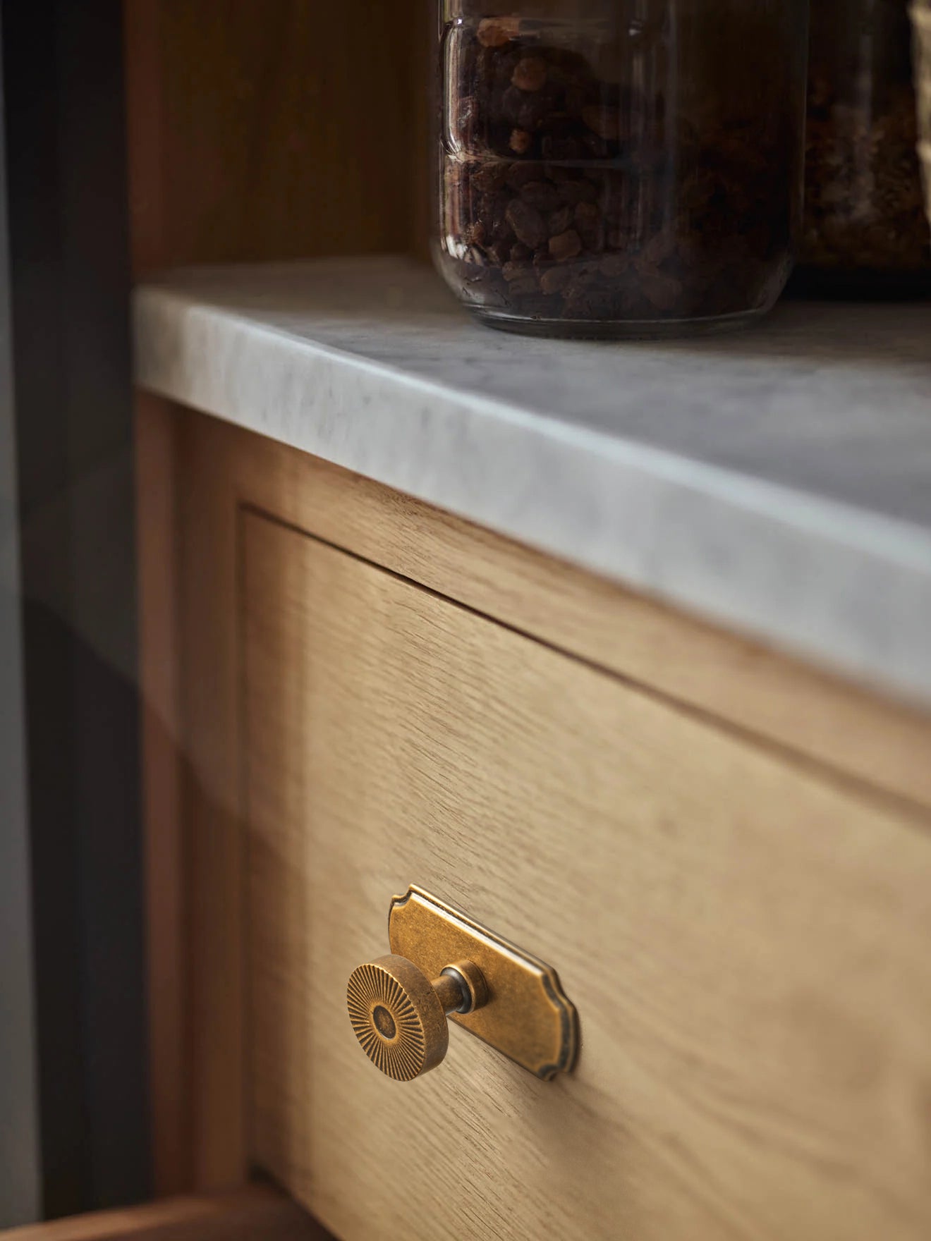 Retro Radiating Pattern Cabinet Knob with Ornate Backplate, Solid Zinc Alloy Drawer Knob for Classic Cabinet Renovation