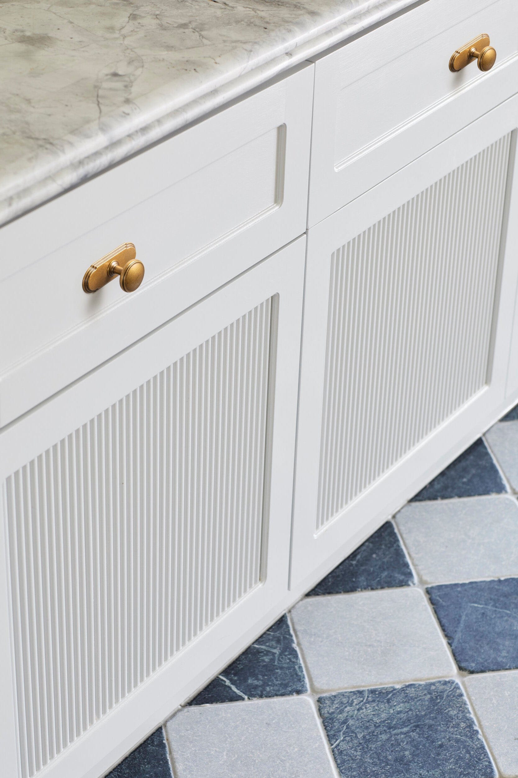 Vintage Retro Bronze Drawer Knob Kitchen Hardware Single Hole Cabinet Knobs with Back Plate