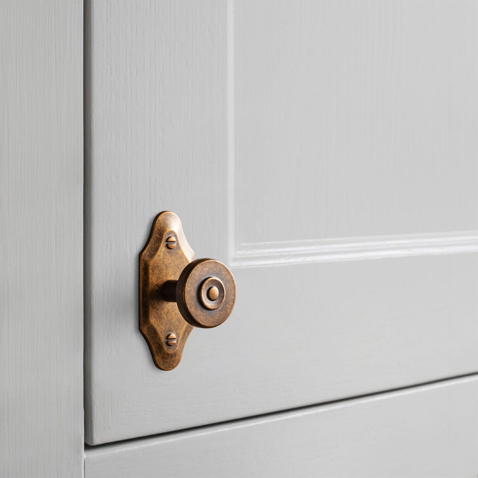 6 Pack Assorted Shaped Zinc Alloy Cabinet Hardware - Knobs and Back Plates for Stylish Furniture