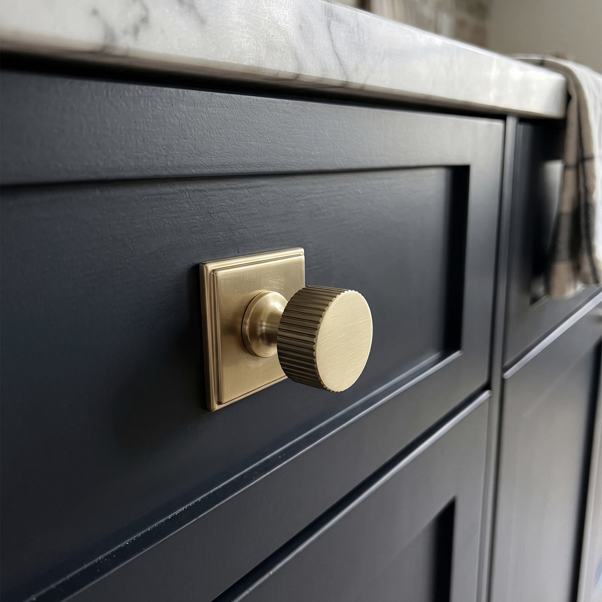6 Pack Knurled Zinc Alloy Cabinet Knob with Assorted Decorative Backplates, Drawer Single Hole Knob