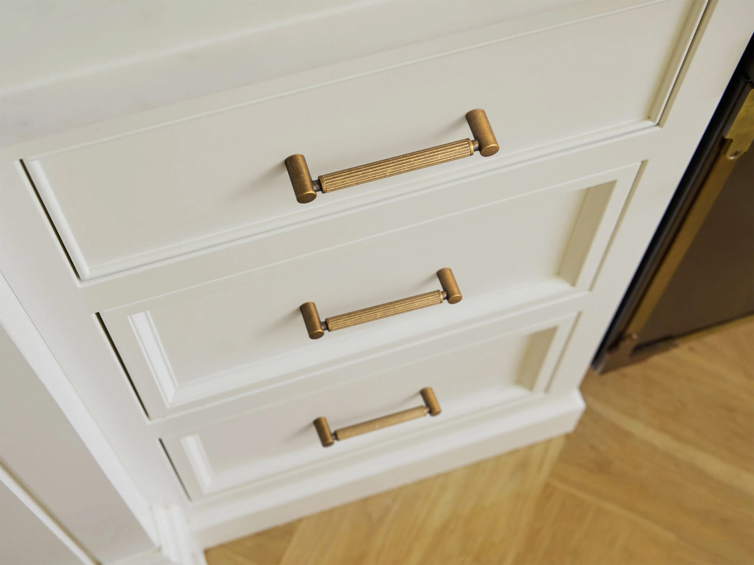 Vintage Fluted Cabinet Pull Handles, Aluminum Grip Rail with Zinc Alloy End Caps Drawer Bar Pulls for Kitchen Cabinet