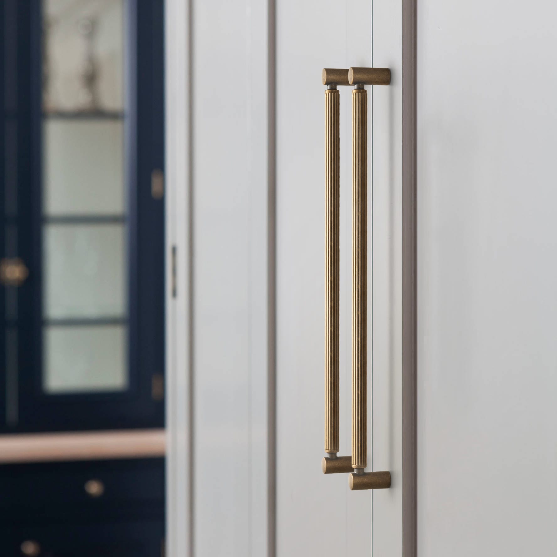 Vintage Fluted Cabinet Pull Handles, Aluminum Grip Rail with Zinc Alloy End Caps Drawer Bar Pulls for Kitchen Cabinet