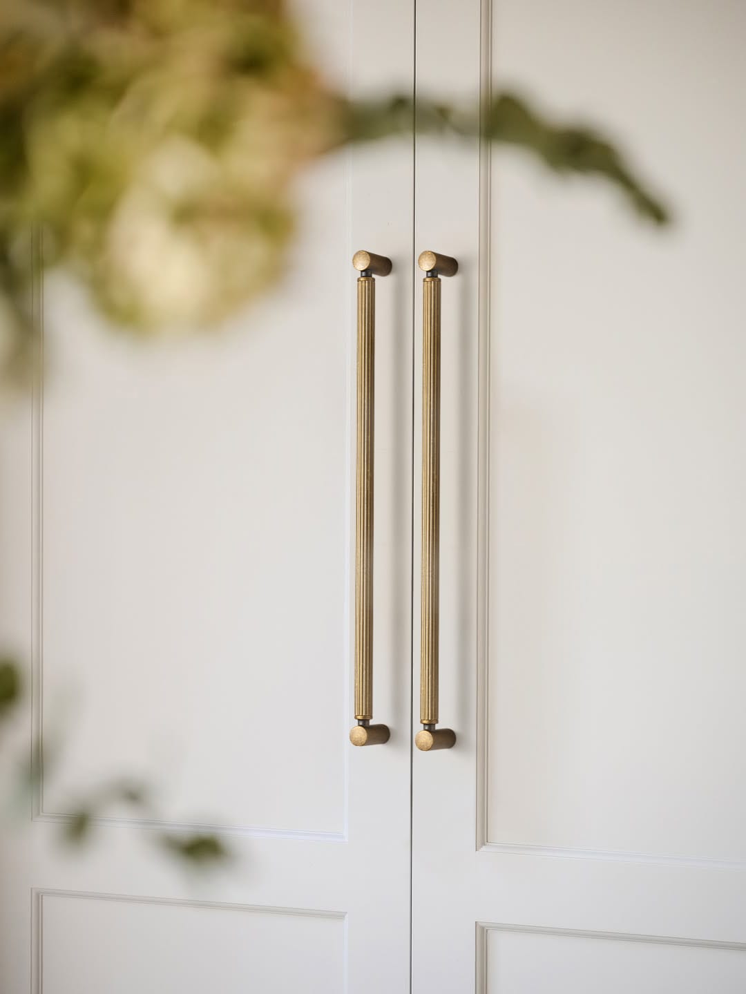 Vintage Fluted Cabinet Pull Handles, Aluminum Grip Rail with Zinc Alloy End Caps Drawer Bar Pulls for Kitchen Cabinet