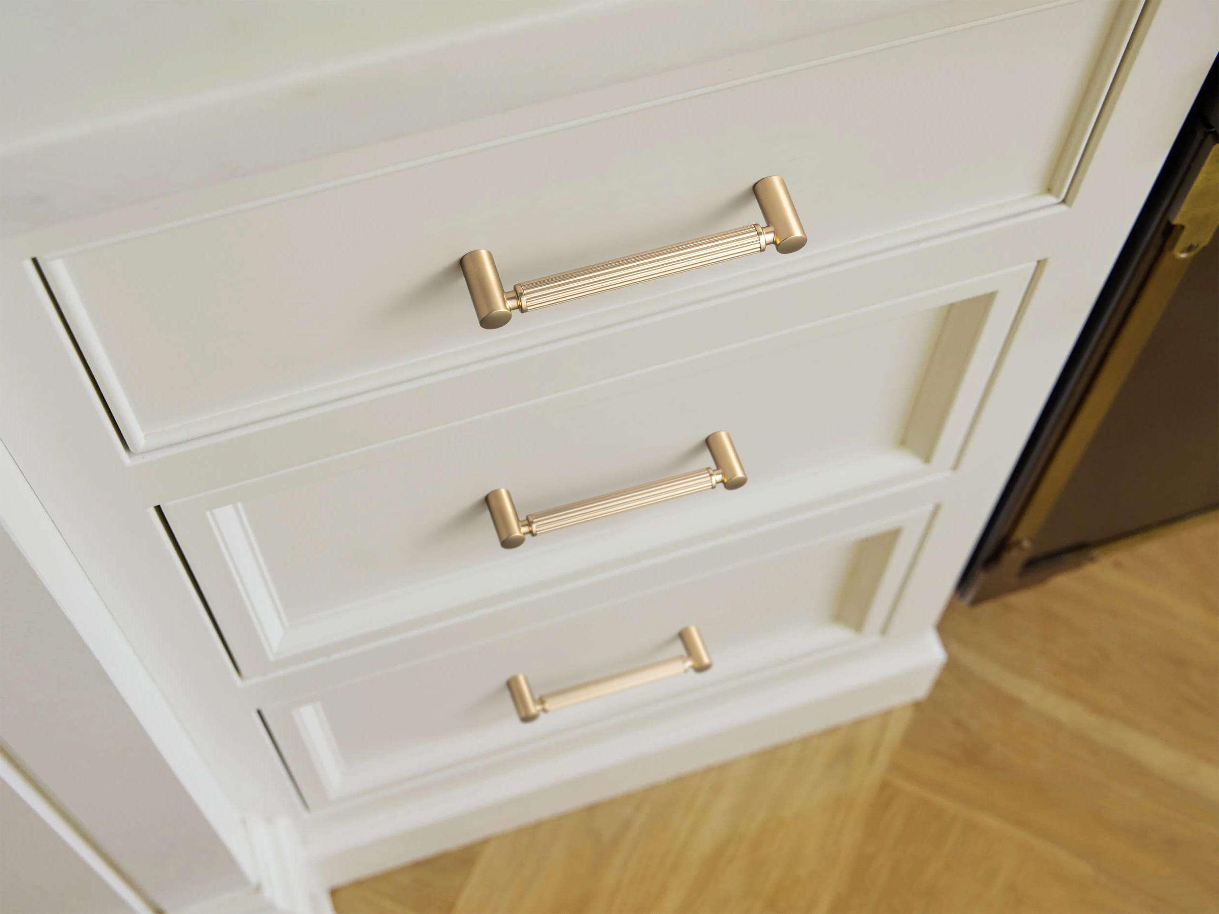 Vintage Fluted Cabinet Pull Handles, Aluminum Grip Rail with Zinc Alloy End Caps Drawer Bar Pulls for Kitchen Cabinet