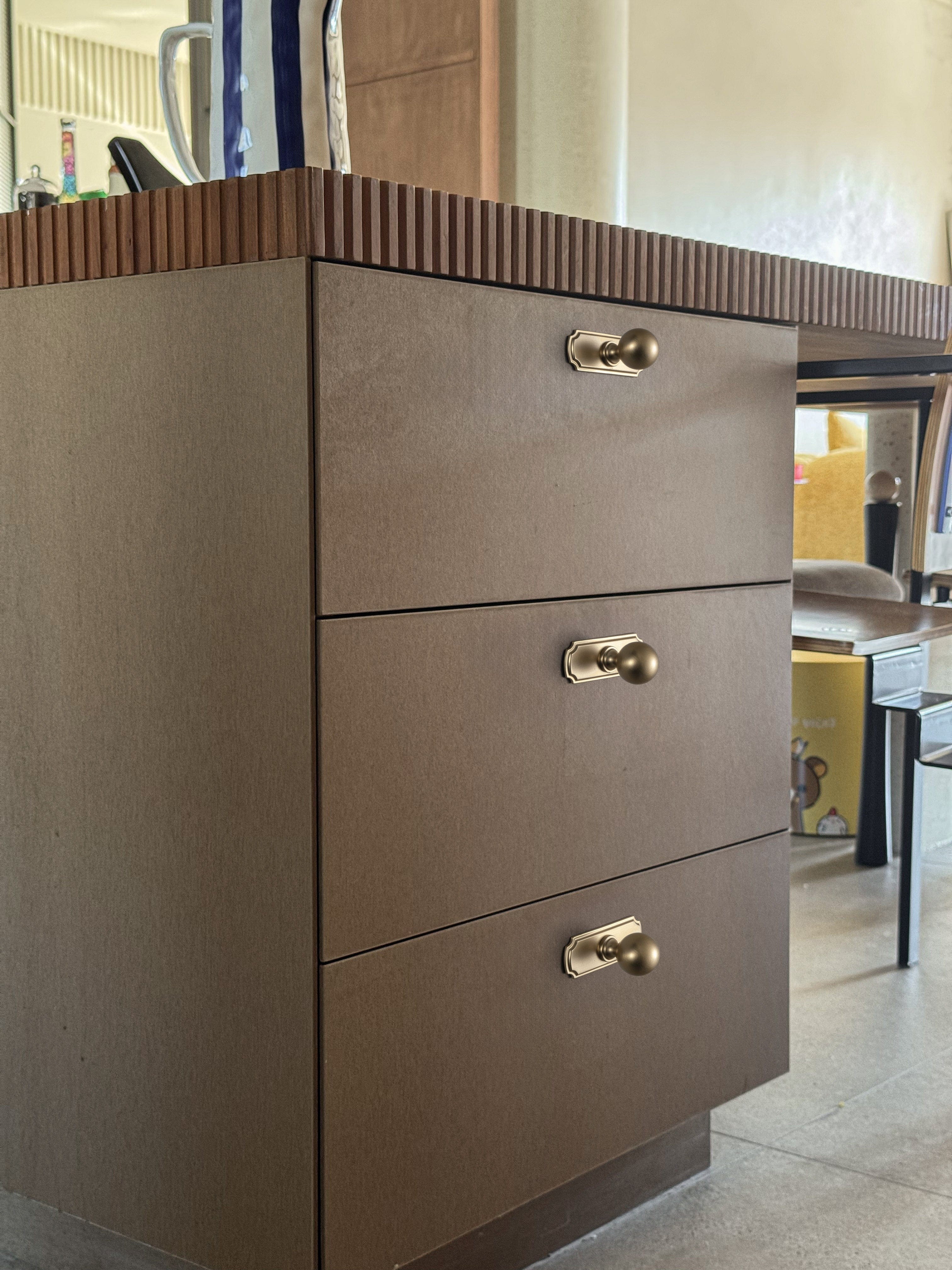 Stylish Zinc Alloy Cabinet Knobs Classic Round Design Durable Cabinet Handles