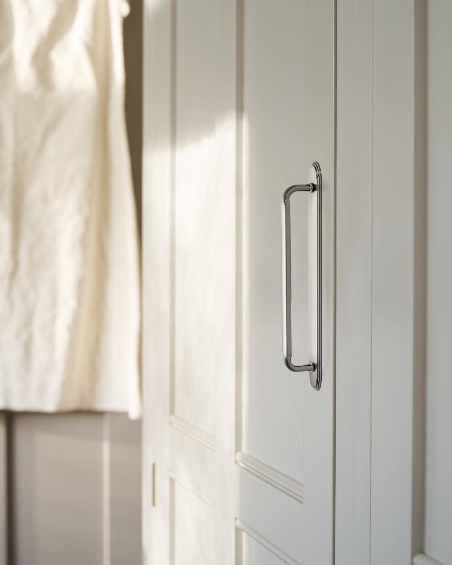 2 Pack Antique Brass Cabinet Pulls with Back Plate Zinc Alloy Drawer Handle with Long Back Plate