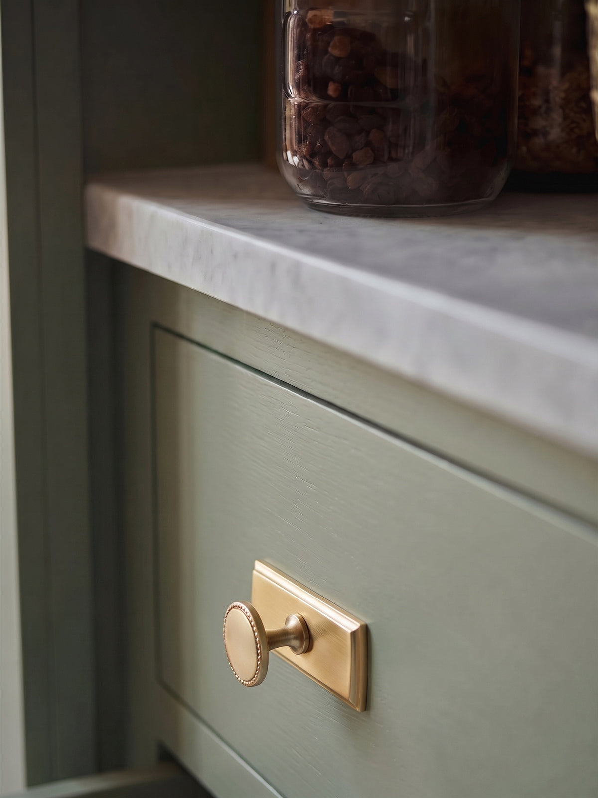 Classic Round Design Cabinet Knobs with Toothed Rim for Kitchen Drawers