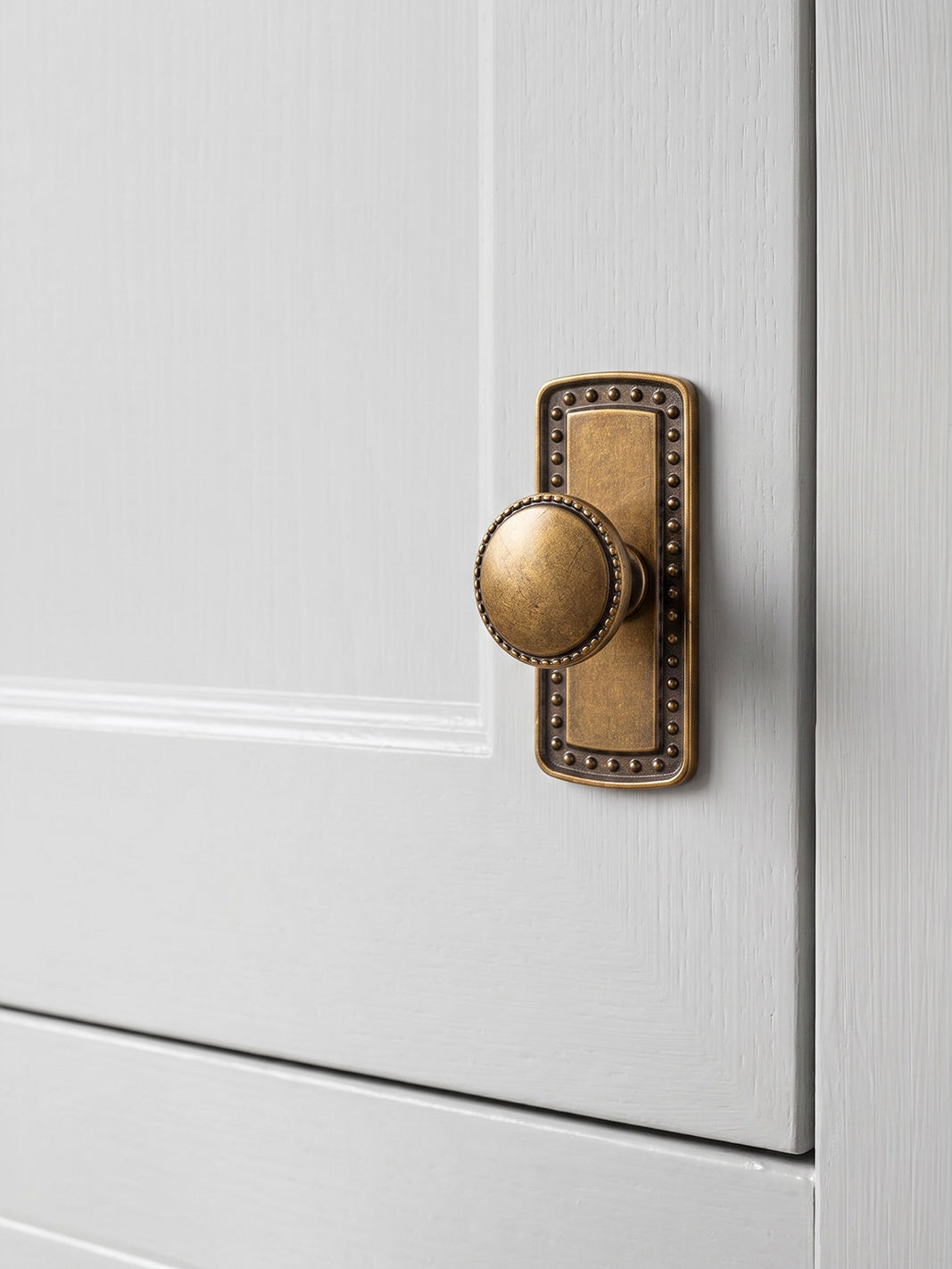 Classic Round Design Cabinet Knobs with Toothed Rim for Kitchen Drawers