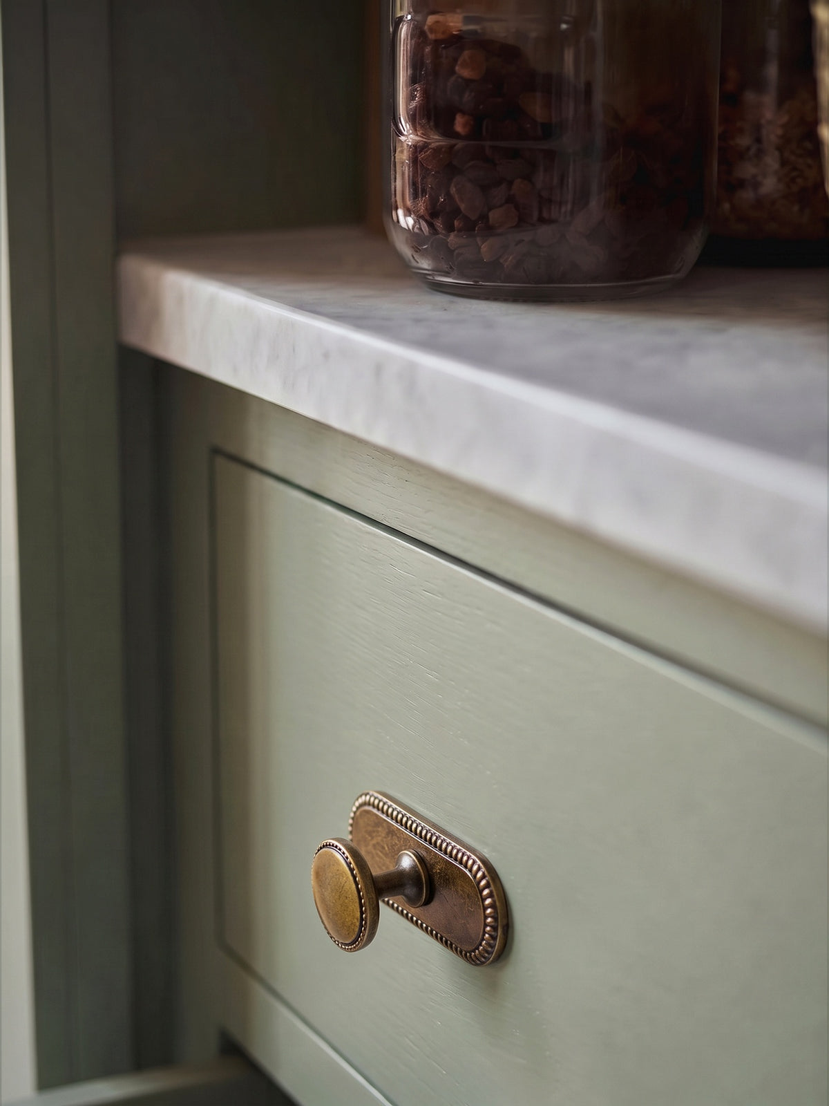 Classic Round Design Cabinet Knobs with Toothed Rim for Kitchen Drawers