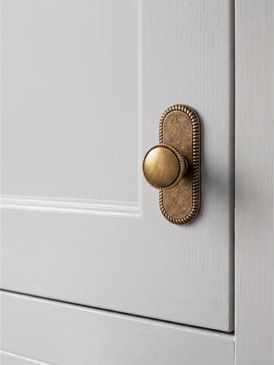 Classic Round Design Cabinet Knobs with Toothed Rim for Kitchen Drawers