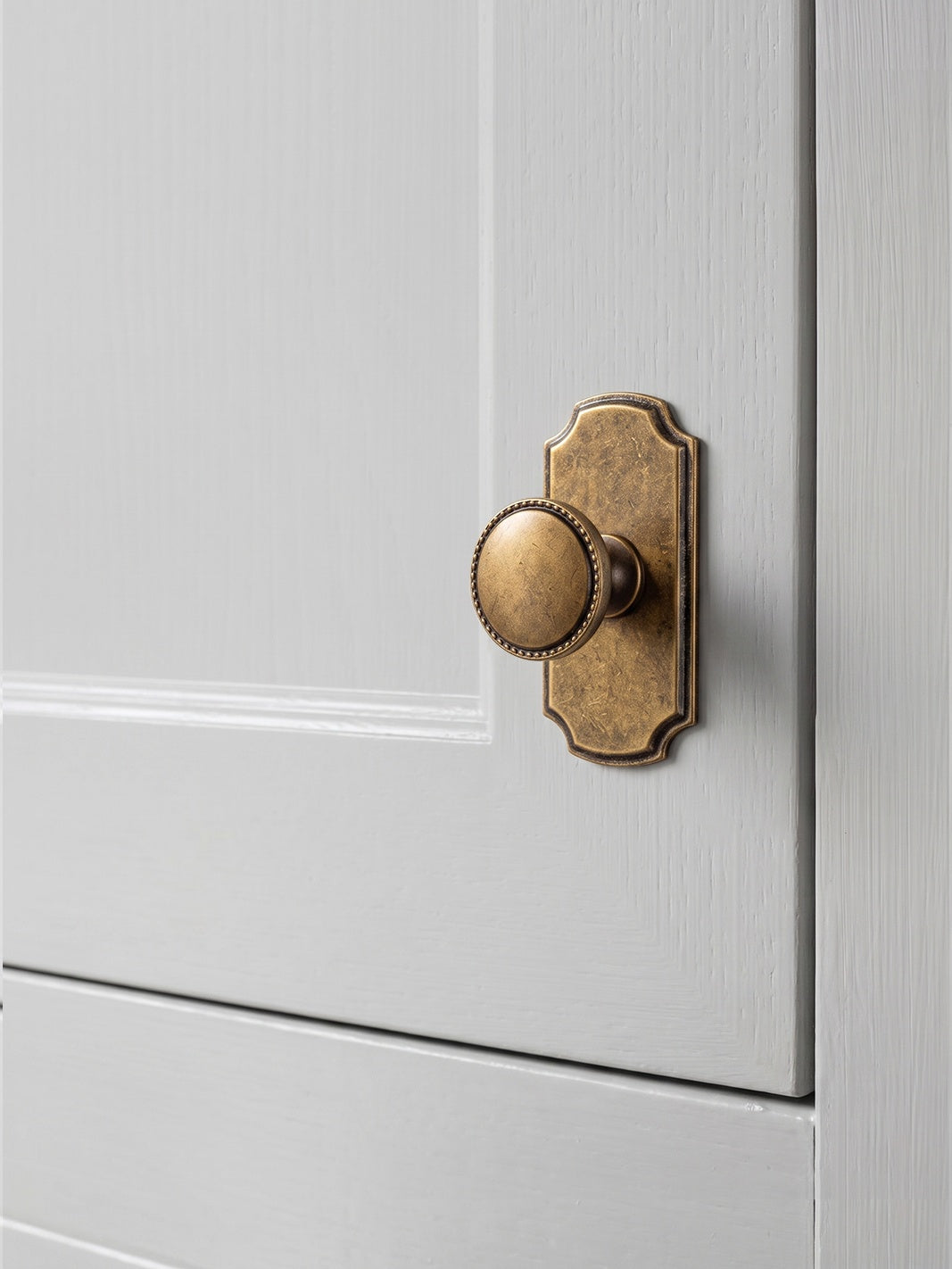 Classic Round Design Cabinet Knobs with Toothed Rim for Kitchen Drawers