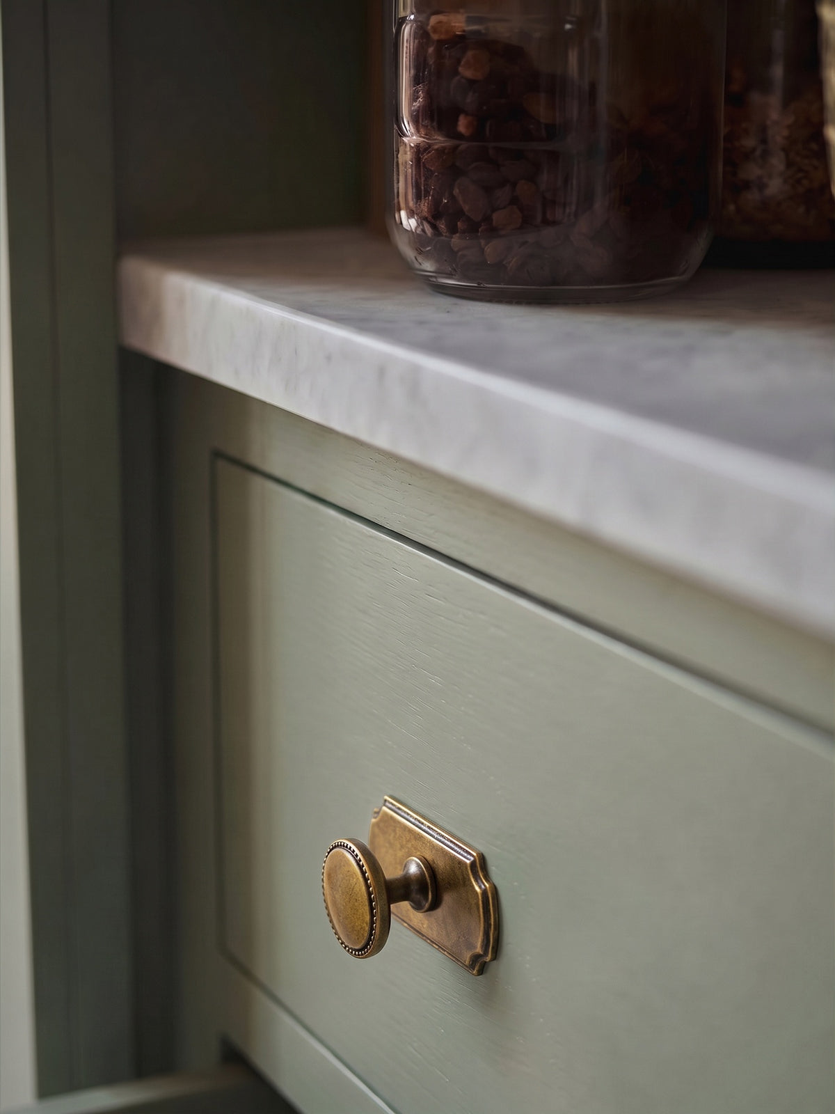 Classic Round Design Cabinet Knobs with Toothed Rim for Kitchen Drawers