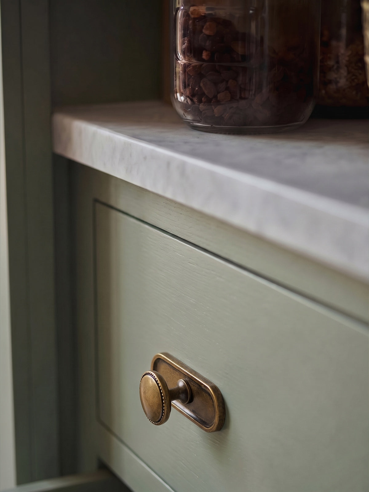 Classic Round Design Cabinet Knobs with Toothed Rim for Kitchen Drawers