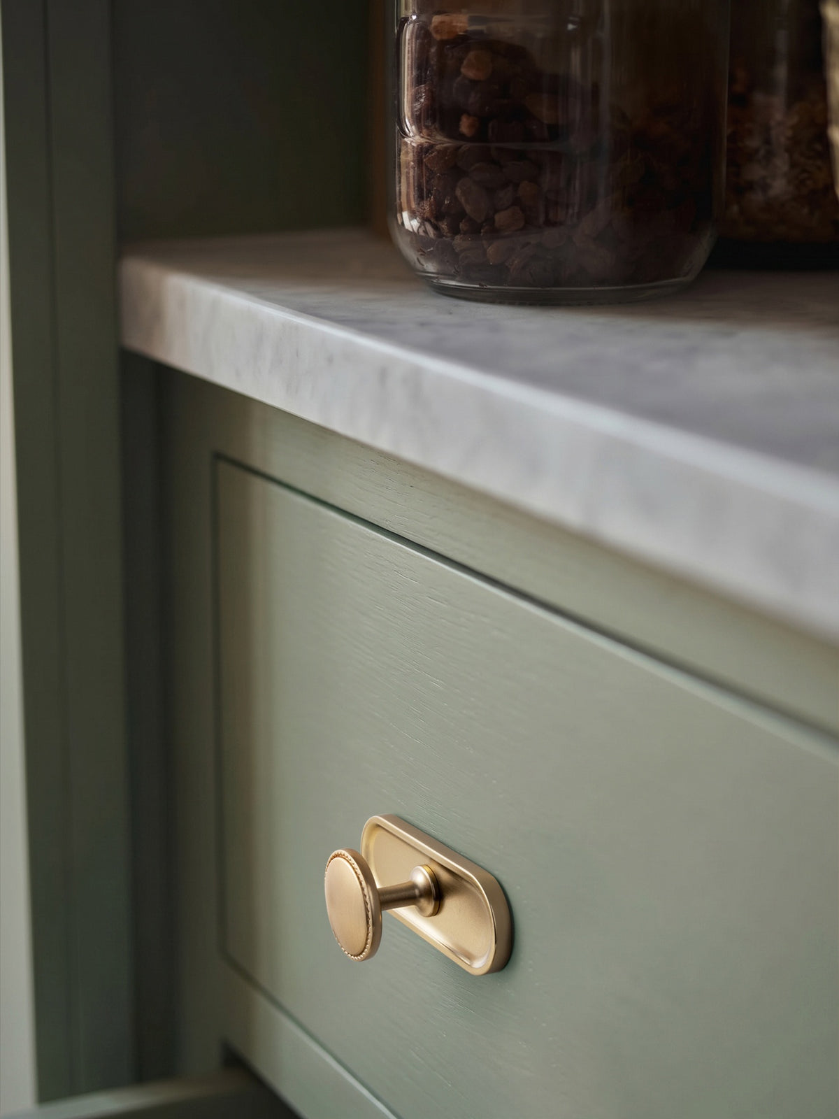 Classic Round Design Cabinet Knobs with Toothed Rim for Kitchen Drawers