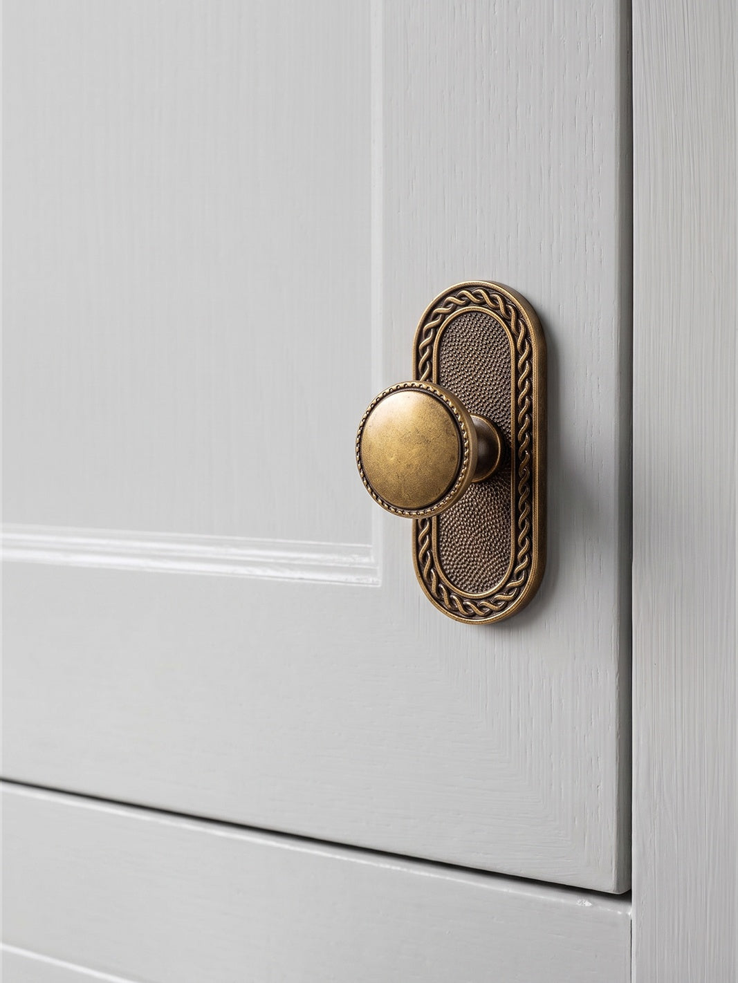 Classic Round Design Cabinet Knobs with Toothed Rim for Kitchen Drawers