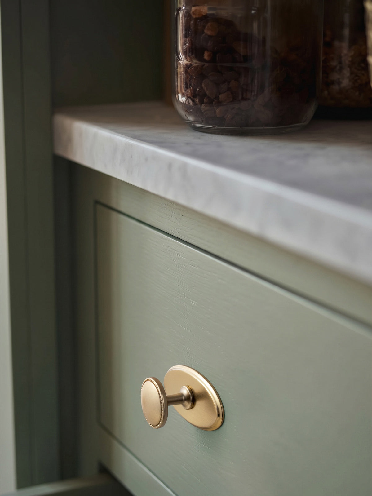 Classic Round Design Cabinet Knobs with Toothed Rim for Kitchen Drawers