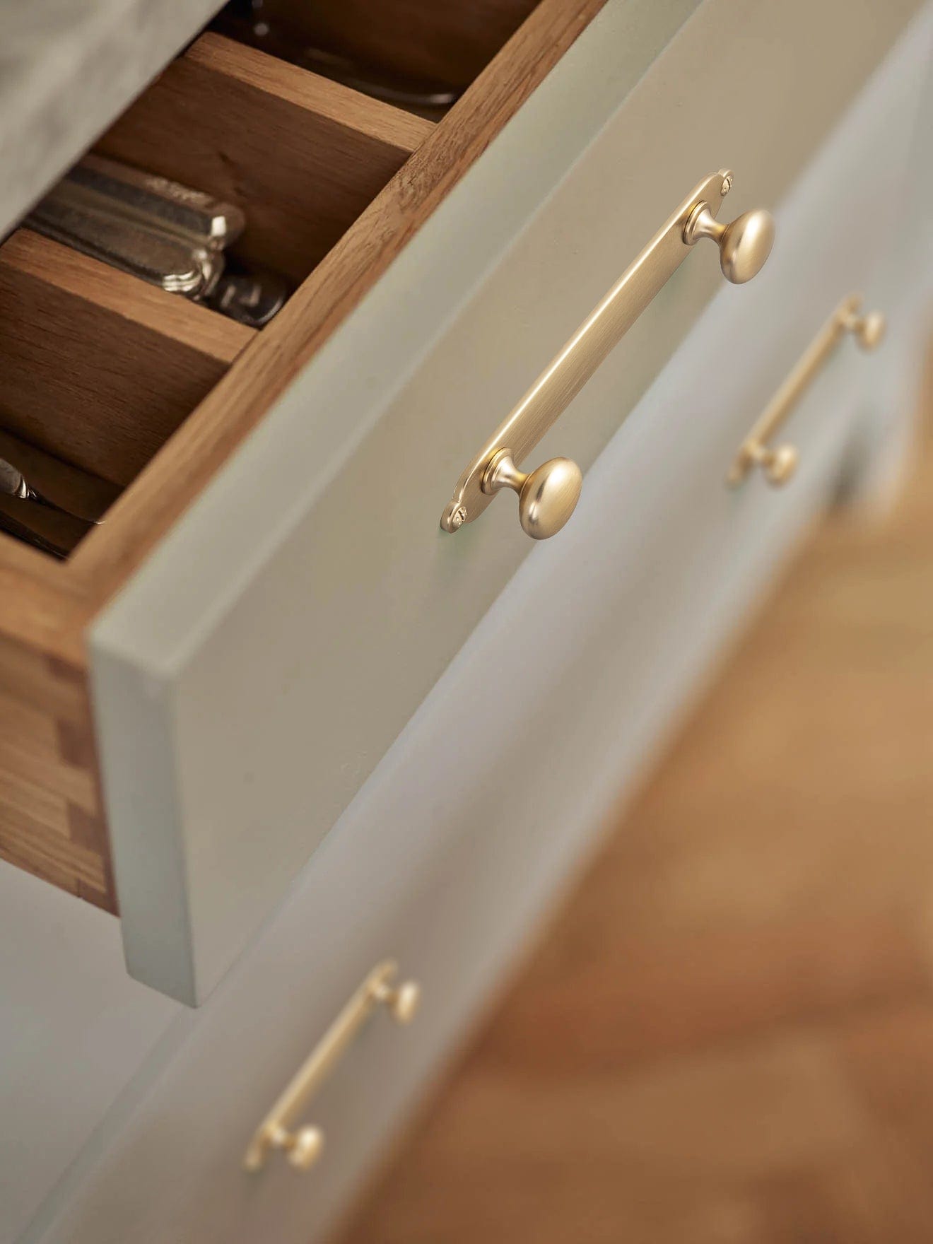 Goo-Ki 2 Pack Antique Brass Zinc Alloy Double Knobs with Long Back Plate Cabinet Hardware