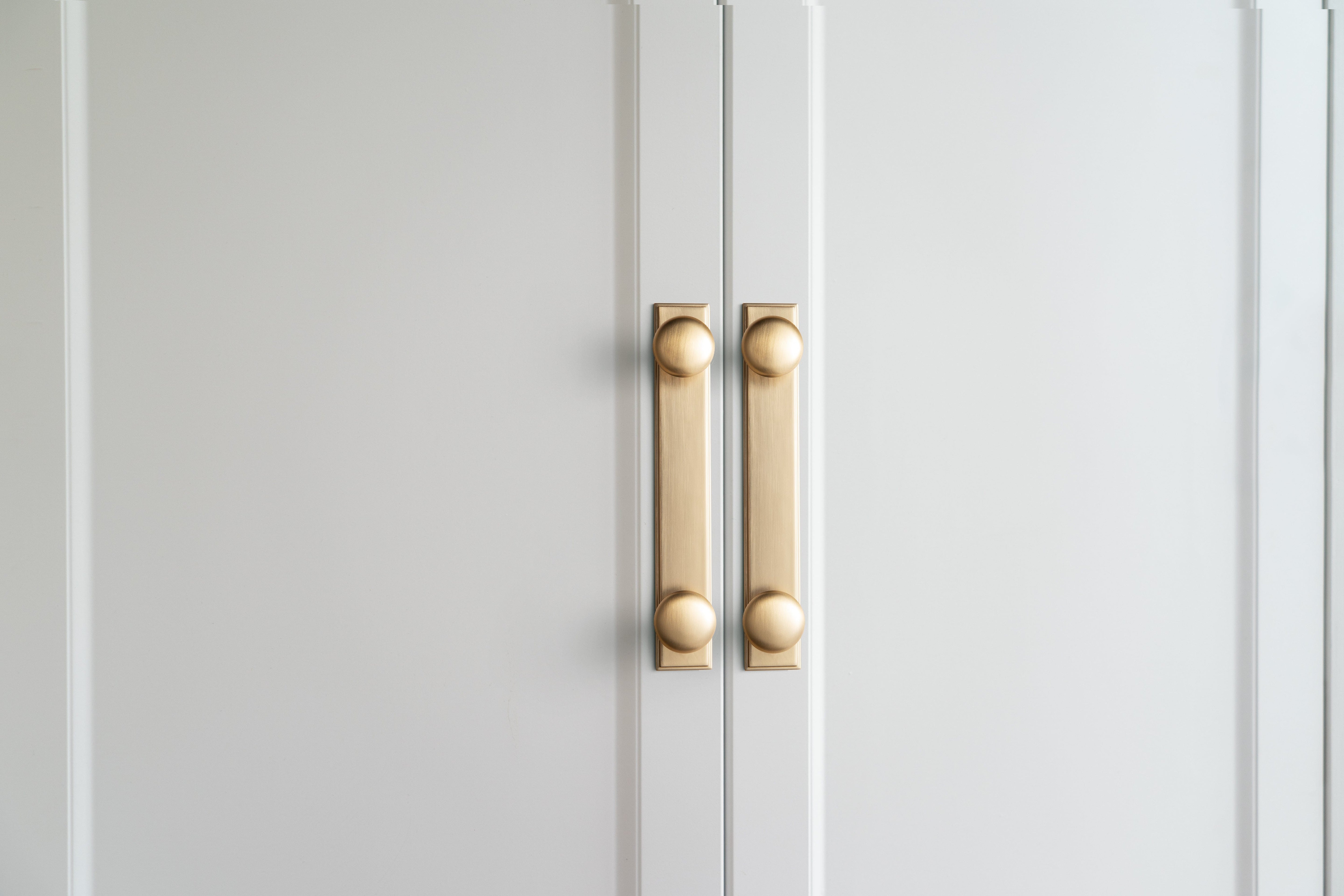 Goo-Ki 2 Pack Antique Brass Zinc Alloy Double Knobs with Long Back Plate Cabinet Hardware