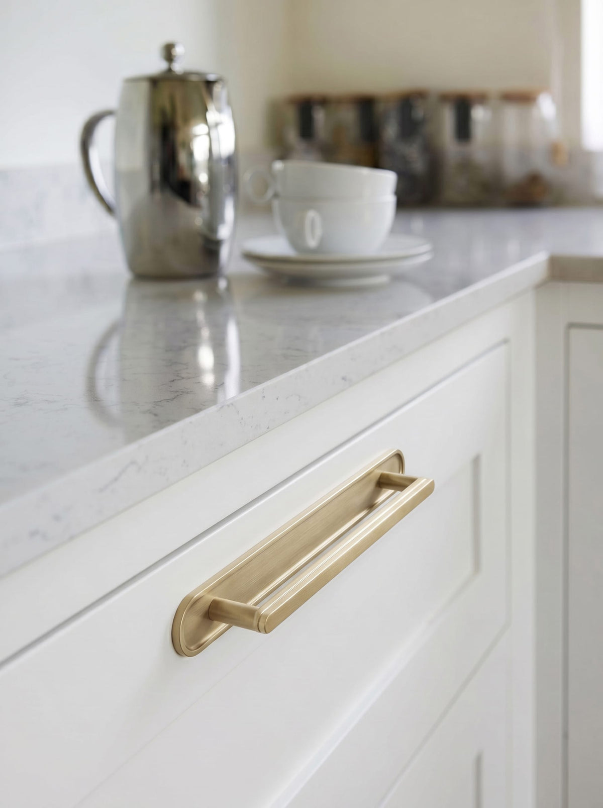 Goo-Ki 2 Pack Cabinet Handles with Back Plate Vintage Kitchen Drawer Pulls with Subtle Curves