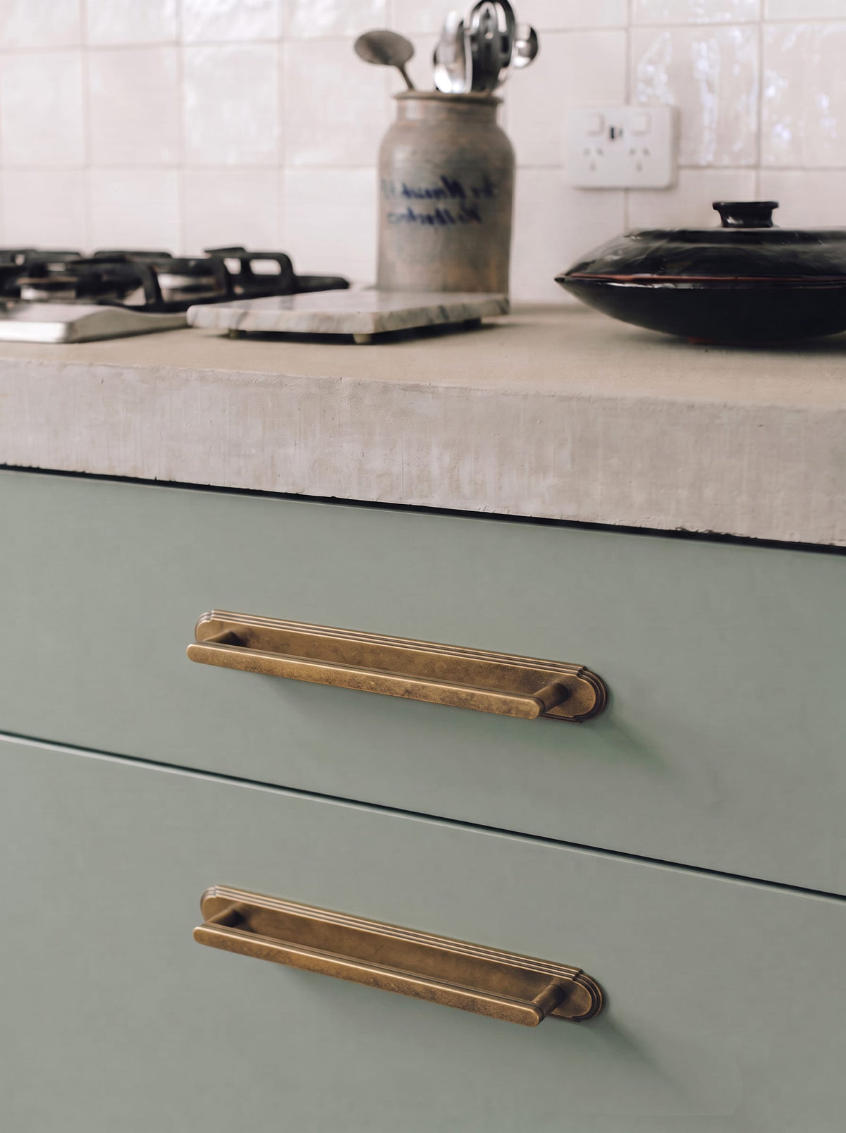 Goo-Ki 2 Pack Cabinet Handles with Back Plate Vintage Kitchen Drawer Pulls with Subtle Curves