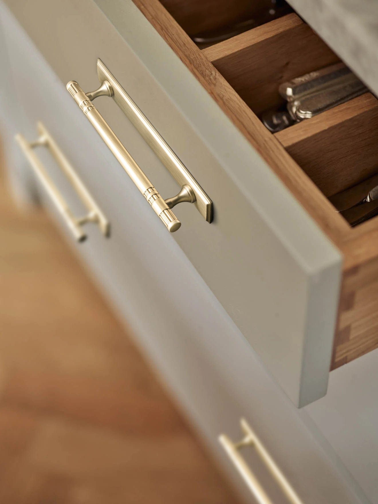 Goo-Ki 2 Pack Elegant Linear Shape Cabinet Handles Zinc Alloy Drawer Pulls with Back Plate