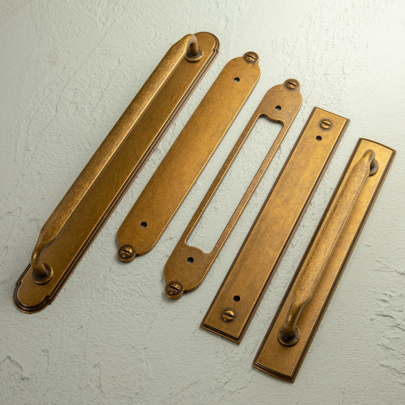 Goo-Ki 2 Pack Elegant Vintage Zinc Alloy Cabinet Handles with Long Backplate, Classic Furniture Hardware for Cabinets, Wardrobes & Dressers