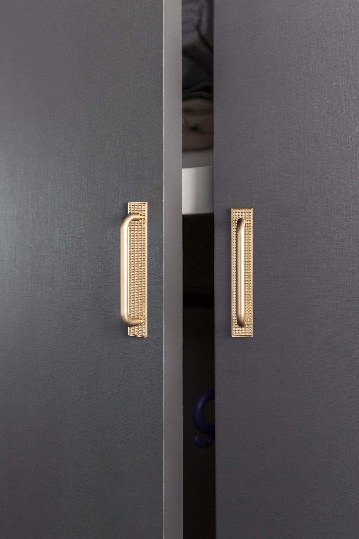 Goo-Ki 2 Pack Modern Geometric Zinc Alloy Cabinet Pulls with Back Plate Sleek Curved Sturdy Cabinet Handles